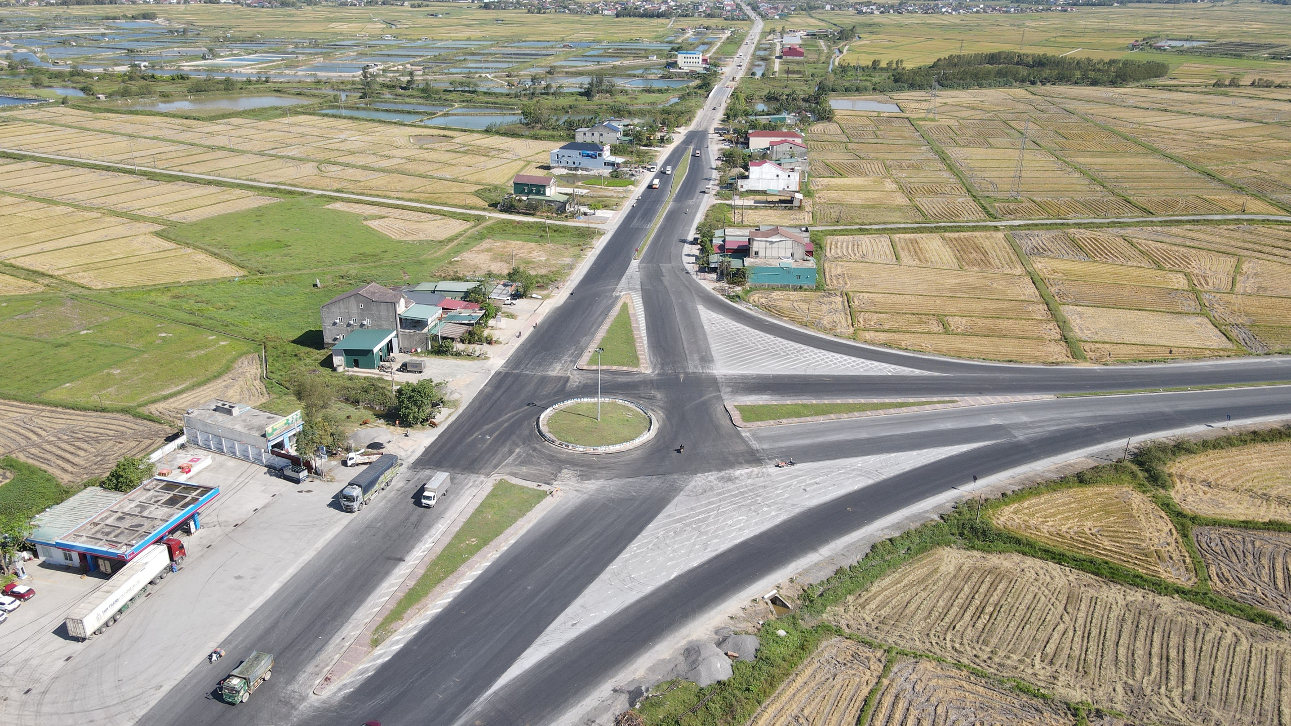 Đẩy nhanh tiến độ sửa chữa, nâng cấp quốc lộ 1 đoạn cửa ngõ phía Nam Hà Tĩnh- Ảnh 3. Đẩy nhanh tiến độ sửa chữa, nâng cấp quốc lộ 1 đoạn cửa ngõ phía Nam Hà Tĩnh- Ảnh 3.