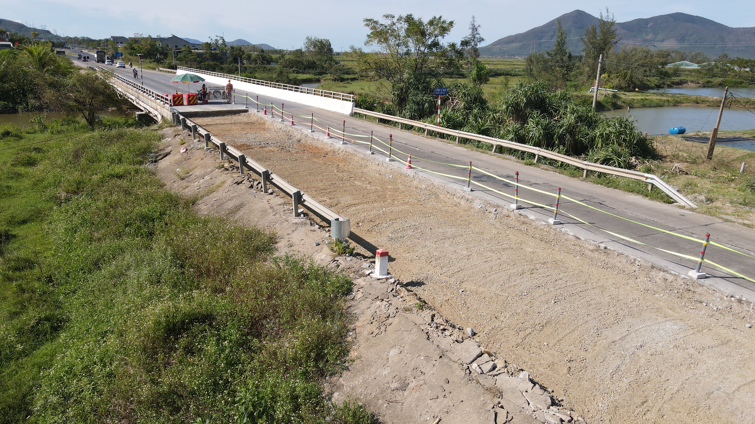 Đẩy nhanh tiến độ sửa chữa, nâng cấp quốc lộ 1 đoạn cửa ngõ phía Nam Hà Tĩnh- Ảnh 5. Đẩy nhanh tiến độ sửa chữa, nâng cấp quốc lộ 1 đoạn cửa ngõ phía Nam Hà Tĩnh- Ảnh 5.