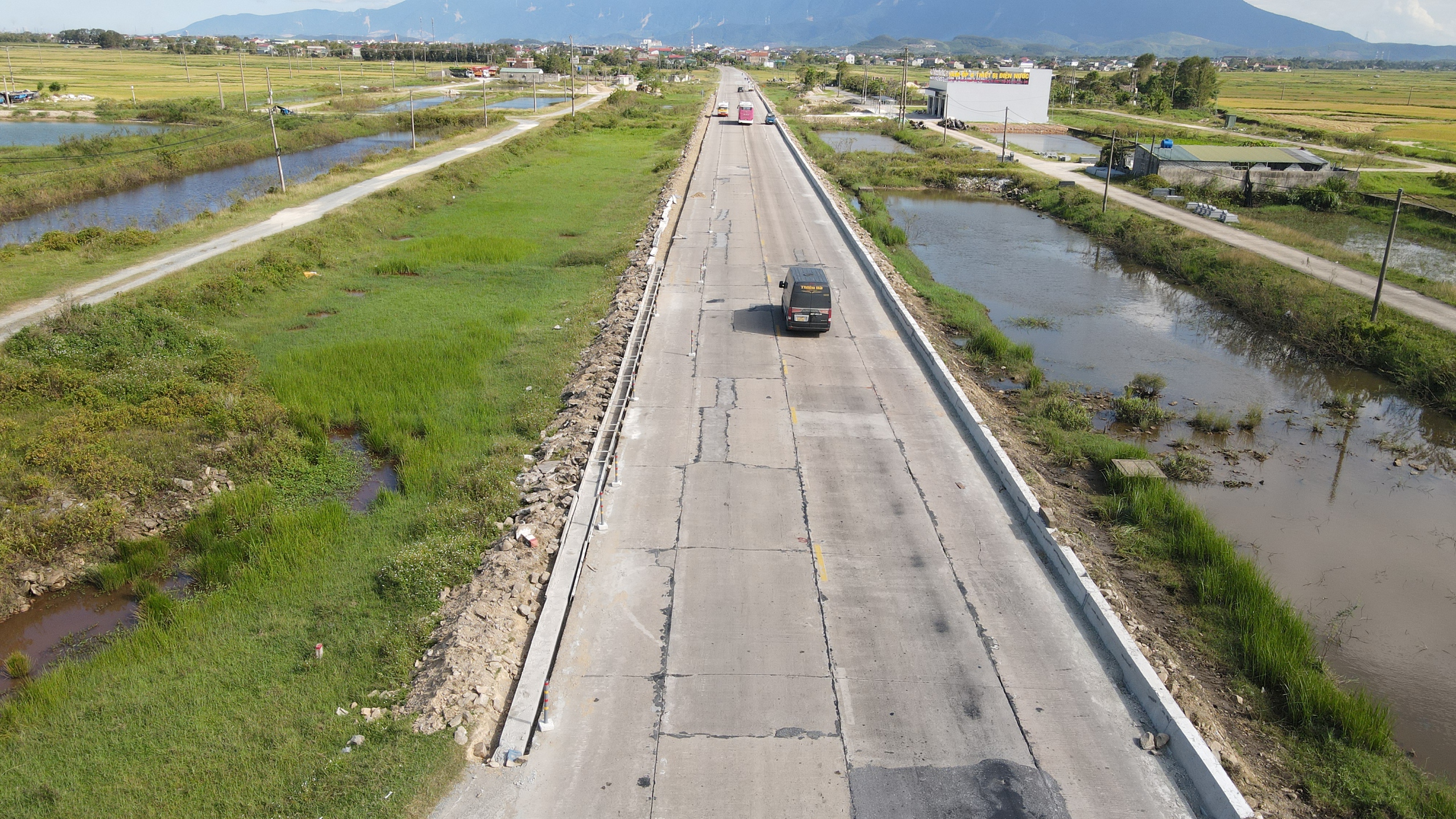Đẩy nhanh tiến độ sửa chữa, nâng cấp quốc lộ 1 đoạn cửa ngõ phía Nam Hà Tĩnh- Ảnh 7. Đẩy nhanh tiến độ sửa chữa, nâng cấp quốc lộ 1 đoạn cửa ngõ phía Nam Hà Tĩnh- Ảnh 7.