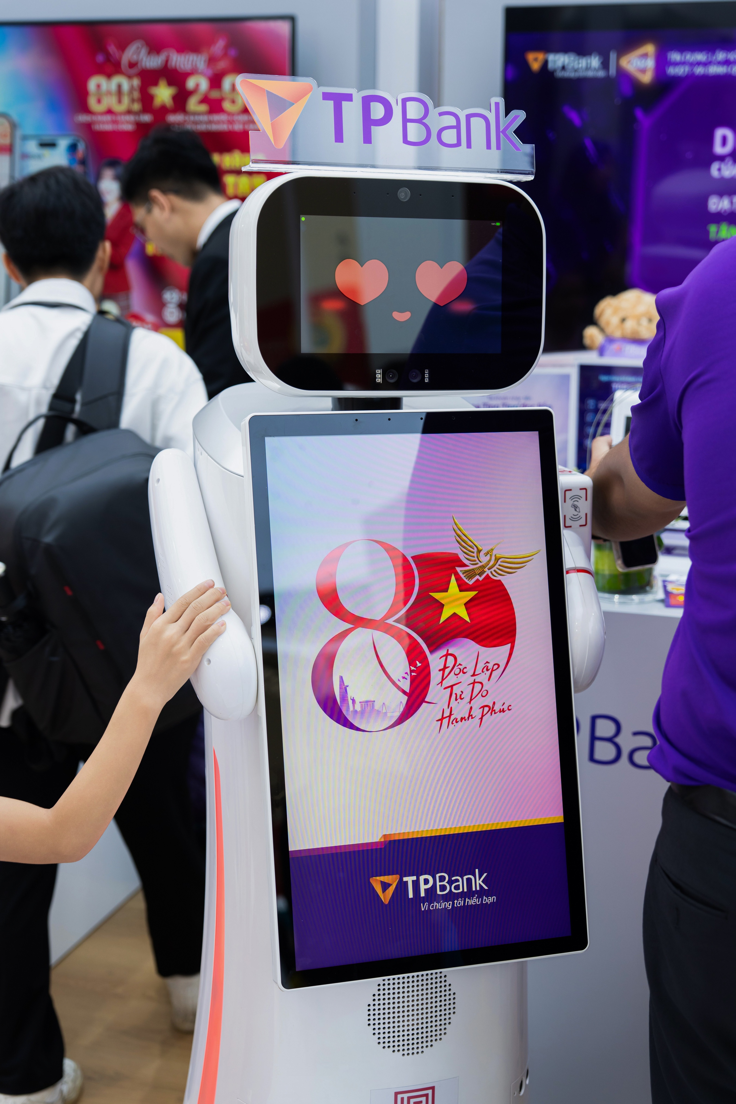 TPBank lựa chọn số h&oacute;a đ&uacute;ng xu thế v&agrave; hiện thực kh&aacute;t vọng E-Vietnam- Ảnh 4.