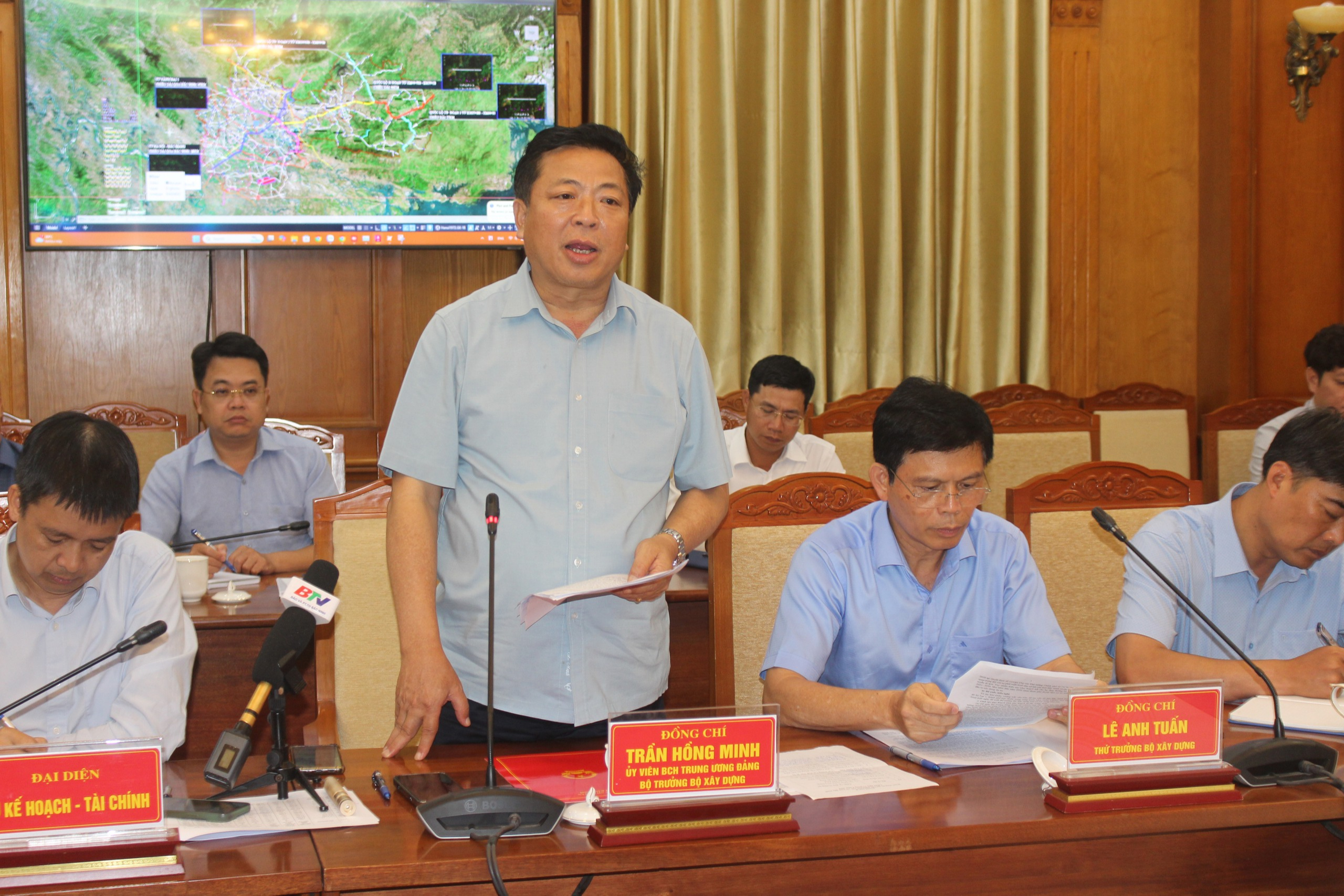 Bộ trưởng Trần Hồng Minh: Sớm khắc phục vướng mắc quy hoạch v&agrave; hạ tầng tại Bắc Ninh- Ảnh 5.