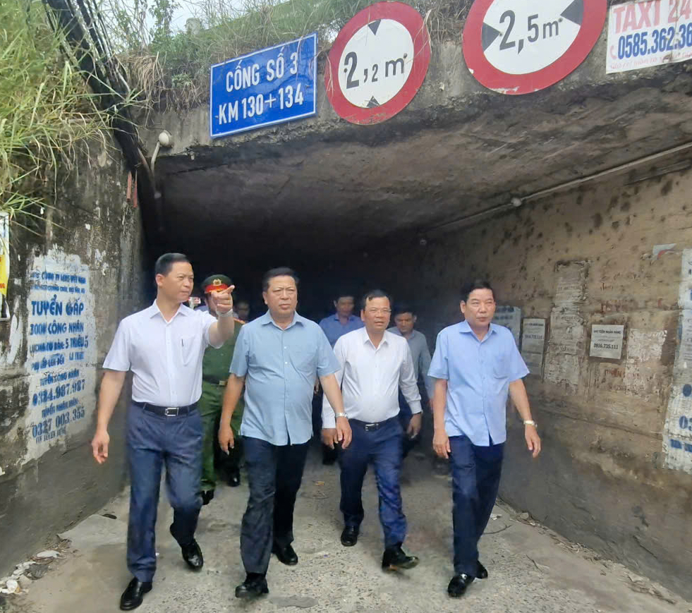 Bộ trưởng Trần Hồng Minh: Sớm khắc phục vướng mắc quy hoạch v&agrave; hạ tầng tại Bắc Ninh- Ảnh 1.