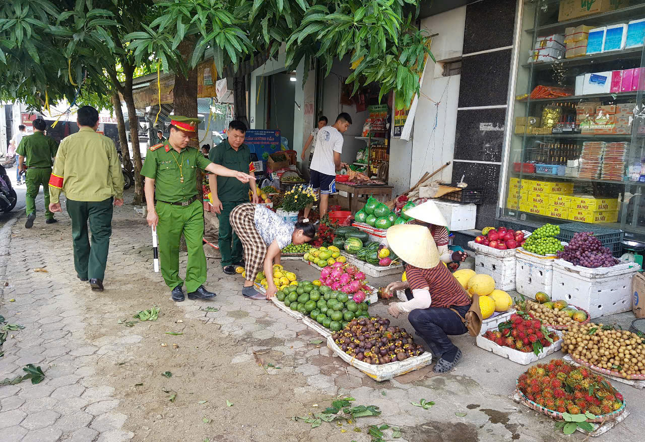 "Si&ecirc;u phường" ở Thanh H&oacute;a dẹp lấn chiếm l&ograve;ng đường, vỉa h&egrave;- Ảnh 4.