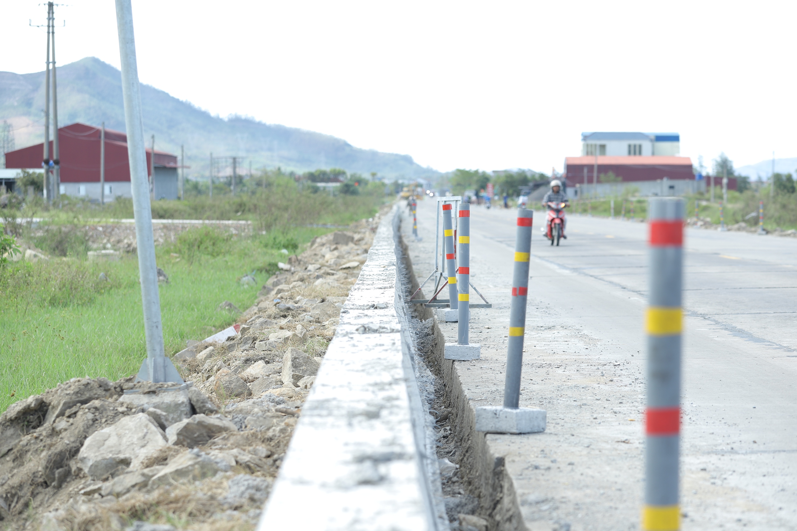 Đẩy nhanh tiến độ sửa chữa, nâng cấp quốc lộ 1 đoạn cửa ngõ phía Nam Hà Tĩnh- Ảnh 9. Đẩy nhanh tiến độ sửa chữa, nâng cấp quốc lộ 1 đoạn cửa ngõ phía Nam Hà Tĩnh- Ảnh 9.