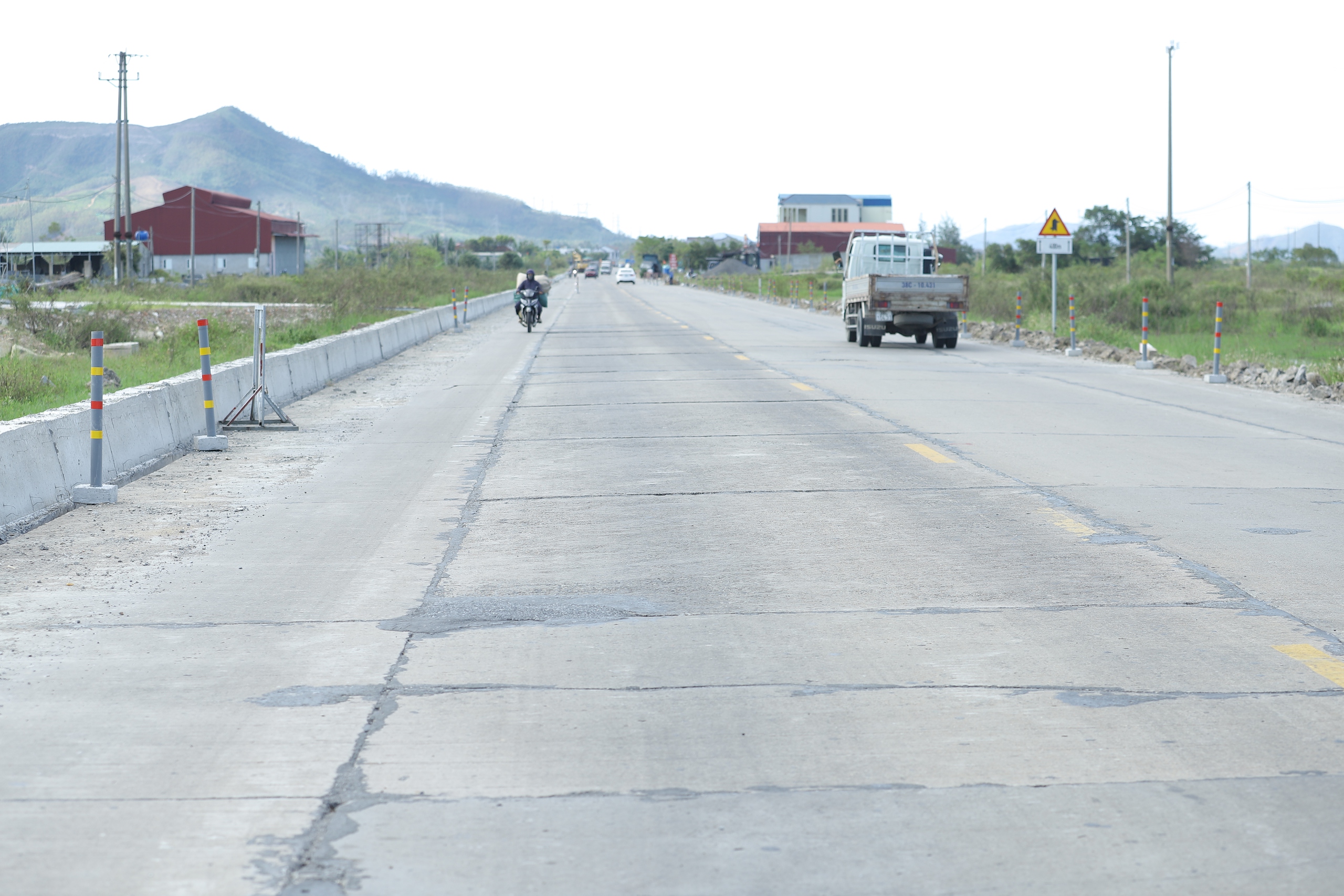 Đẩy nhanh tiến độ sửa chữa, nâng cấp quốc lộ 1 đoạn cửa ngõ phía Nam Hà Tĩnh- Ảnh 11. Đẩy nhanh tiến độ sửa chữa, nâng cấp quốc lộ 1 đoạn cửa ngõ phía Nam Hà Tĩnh- Ảnh 11.