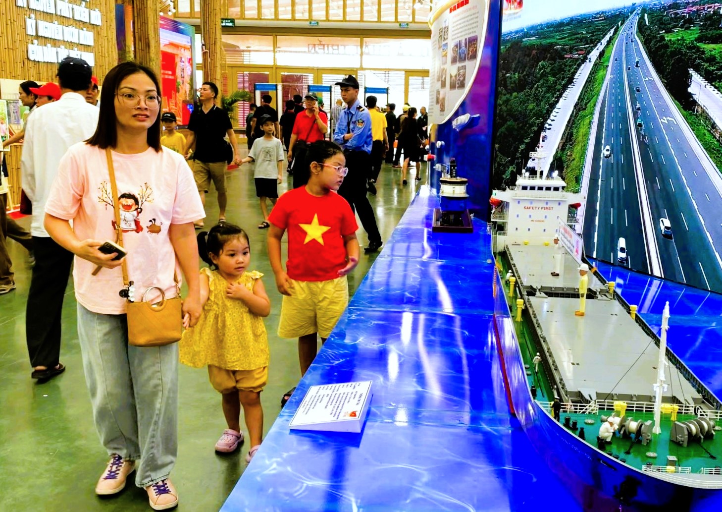 Triển l&atilde;m th&agrave;nh tựu ng&agrave;nh X&acirc;y dựng gửi th&ocirc;ng điệp đến tương lai- Ảnh 19.