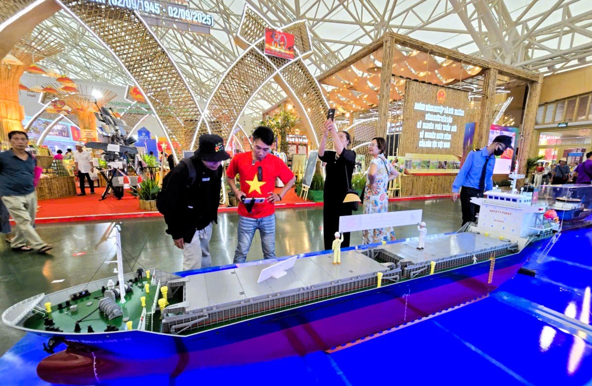 Triển l&atilde;m th&agrave;nh tựu ng&agrave;nh X&acirc;y dựng gửi th&ocirc;ng điệp đến tương lai- Ảnh 12.