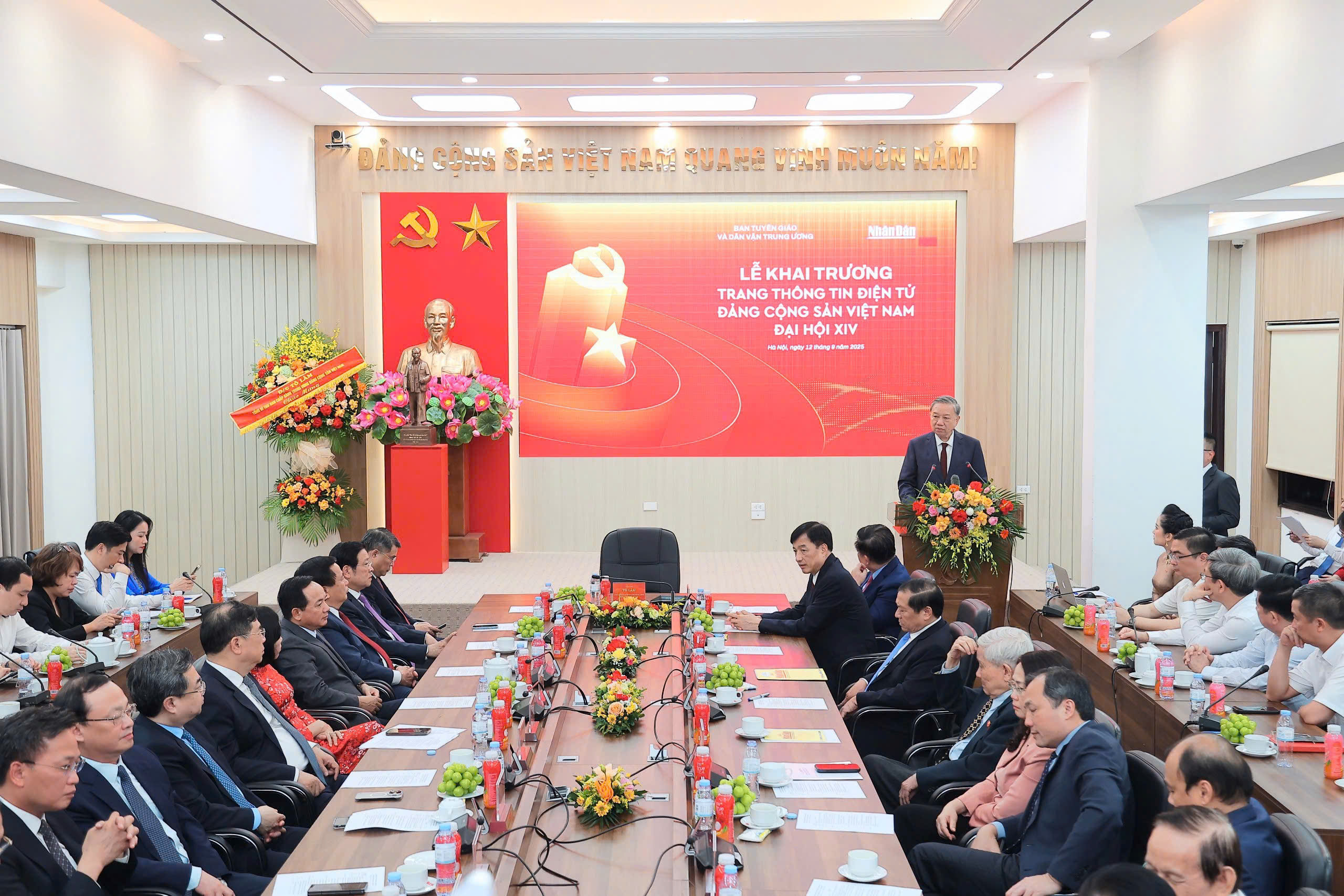 Tổng B&iacute; thư T&ocirc; L&acirc;m dự lễ khai trương Trang th&ocirc;ng tin điện tử về Đại hội XIV của Đảng- Ảnh 2.