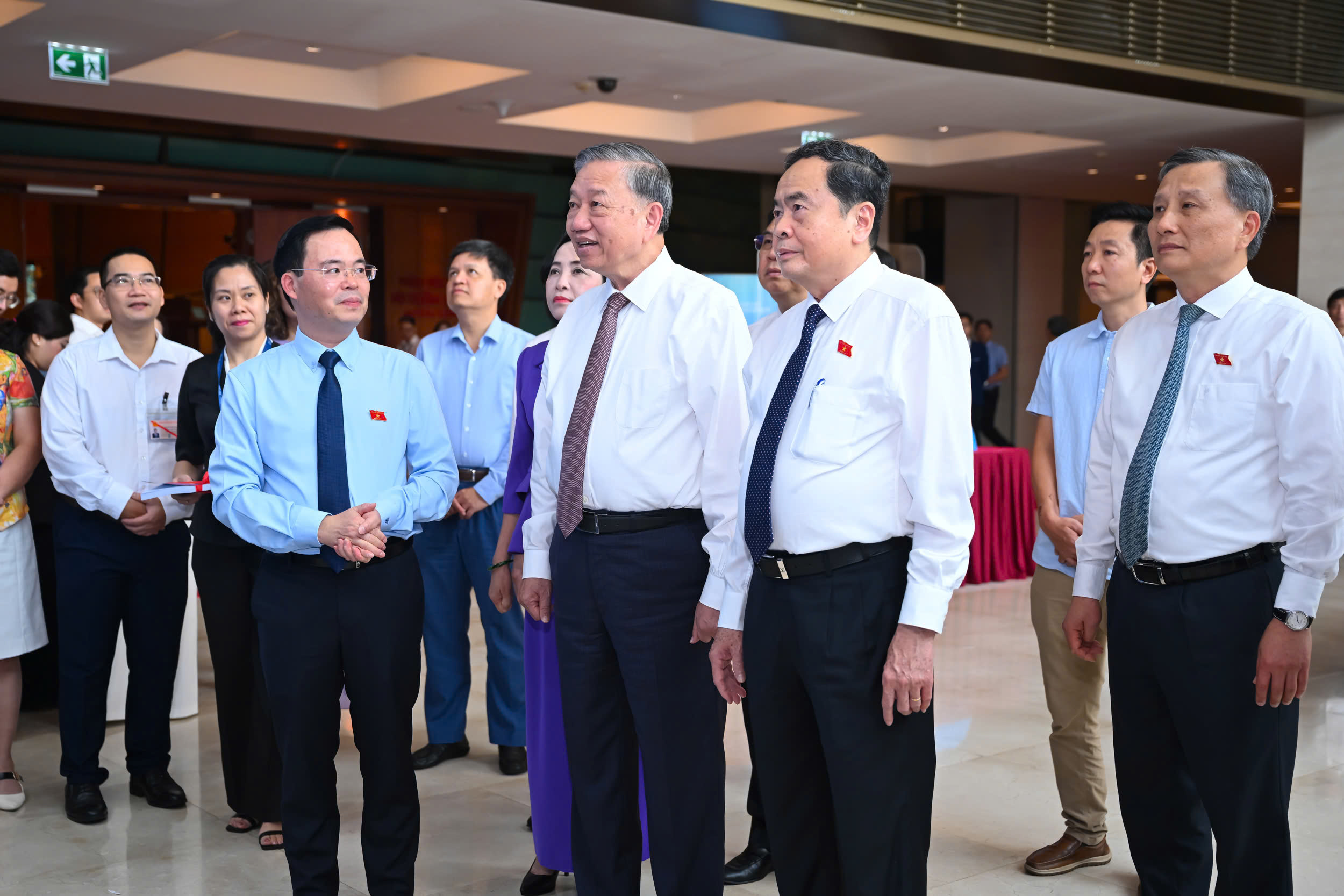 Chủ tịch Quốc hội: Sẽ mở rộng triển khai ứng dụng tích hợp trợ lý ảo AI tới HĐND các cấp- Ảnh 2. Chủ tịch Quốc hội: Sẽ mở rộng triển khai ứng dụng tích hợp trợ lý ảo AI tới HĐND các cấp- Ảnh 2.