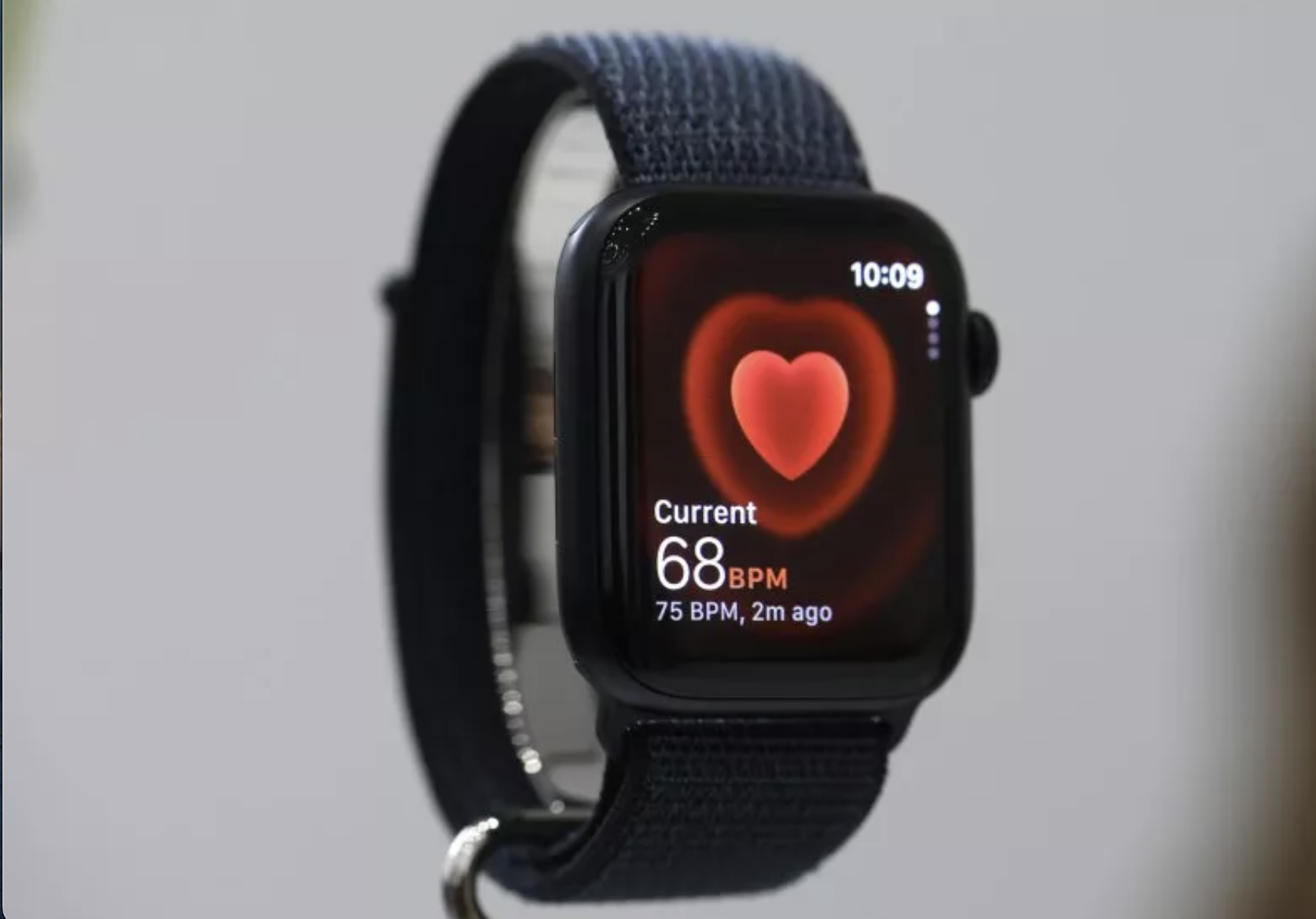 FDA Hoa Kỳ ph&ecirc; duyệt t&iacute;nh năng ph&aacute;t hiện tăng huyết &aacute;p tr&ecirc;n Apple Watch- Ảnh 1.