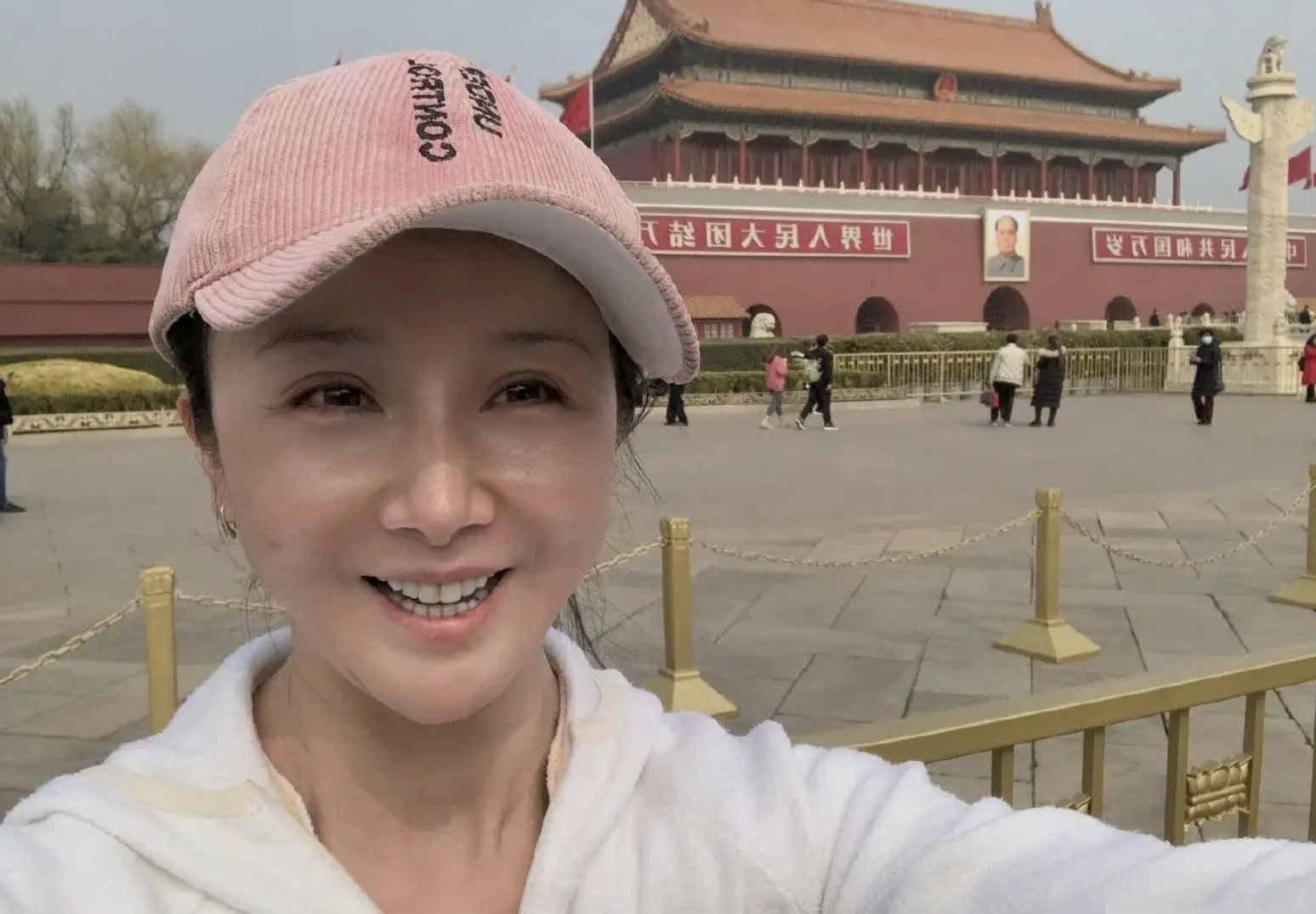 "Đệ nhất mỹ nhân" Hoa ngữ Tôn Phi Phi ly hôn: Bóc mẽ chồng đại gia thờ ơ, keo kiệt- Ảnh 1. "Đệ nhất mỹ nhân" Hoa ngữ Tôn Phi Phi ly hôn: Bóc mẽ chồng đại gia thờ ơ, keo kiệt- Ảnh 1.