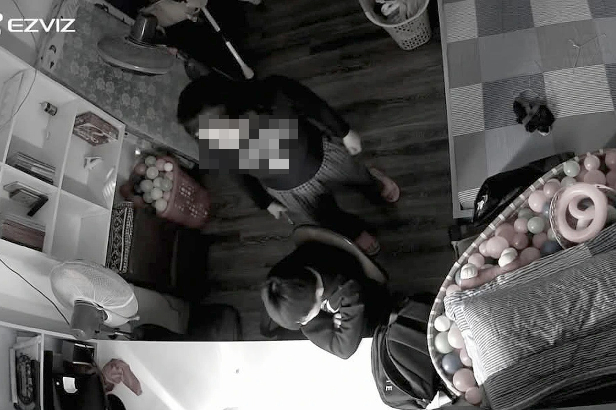 C&ocirc;ng an H&agrave; Nội điều tra vụ ch&aacute;u b&eacute; gửi thư k&ecirc;u cứu nghi bị bạo h&agrave;nh
- Ảnh 1.