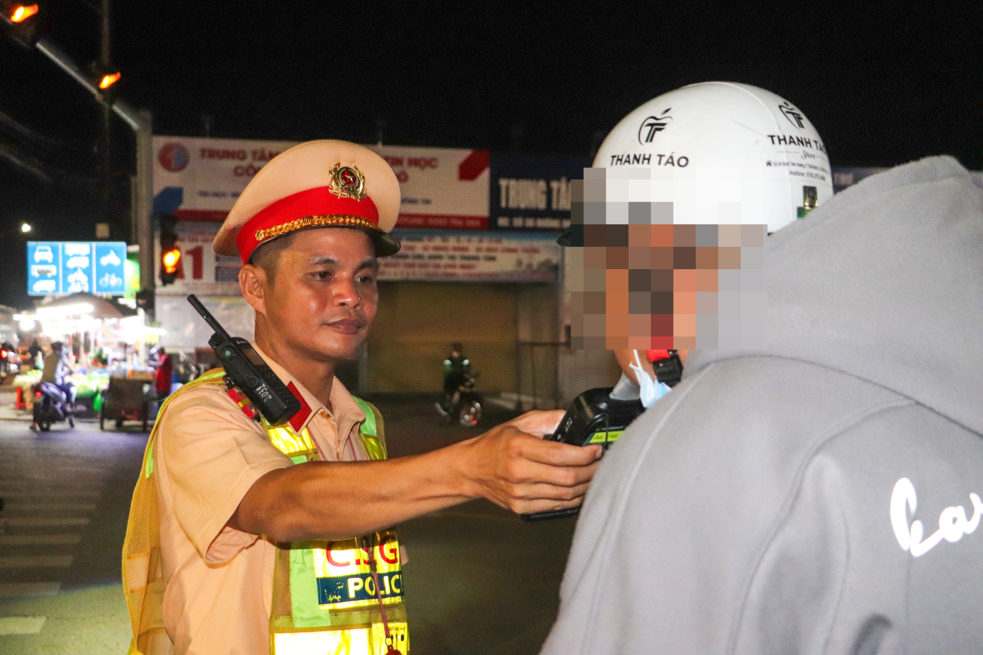 Cần Thơ mạnh tay xử l&yacute; vi phạm nồng độ cồn: Nhiều t&agrave;i xế "ma men" bị phạt nặng- Ảnh 2.