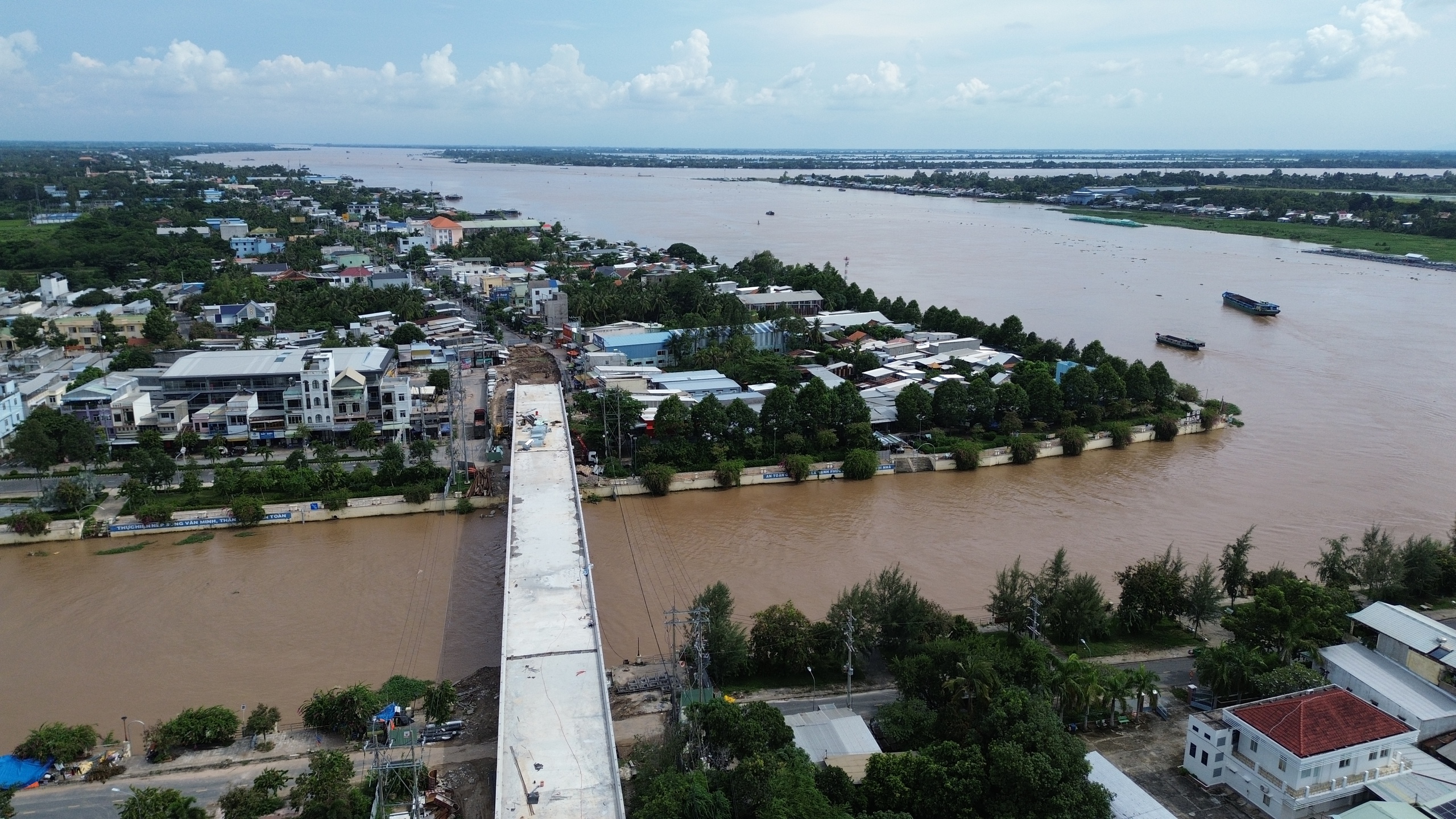 Đồng Th&aacute;p: Cầu Hồng Ngự bắc qua s&ocirc;ng Tiền, th&ocirc;ng xe cuối năm 2025- Ảnh 3.