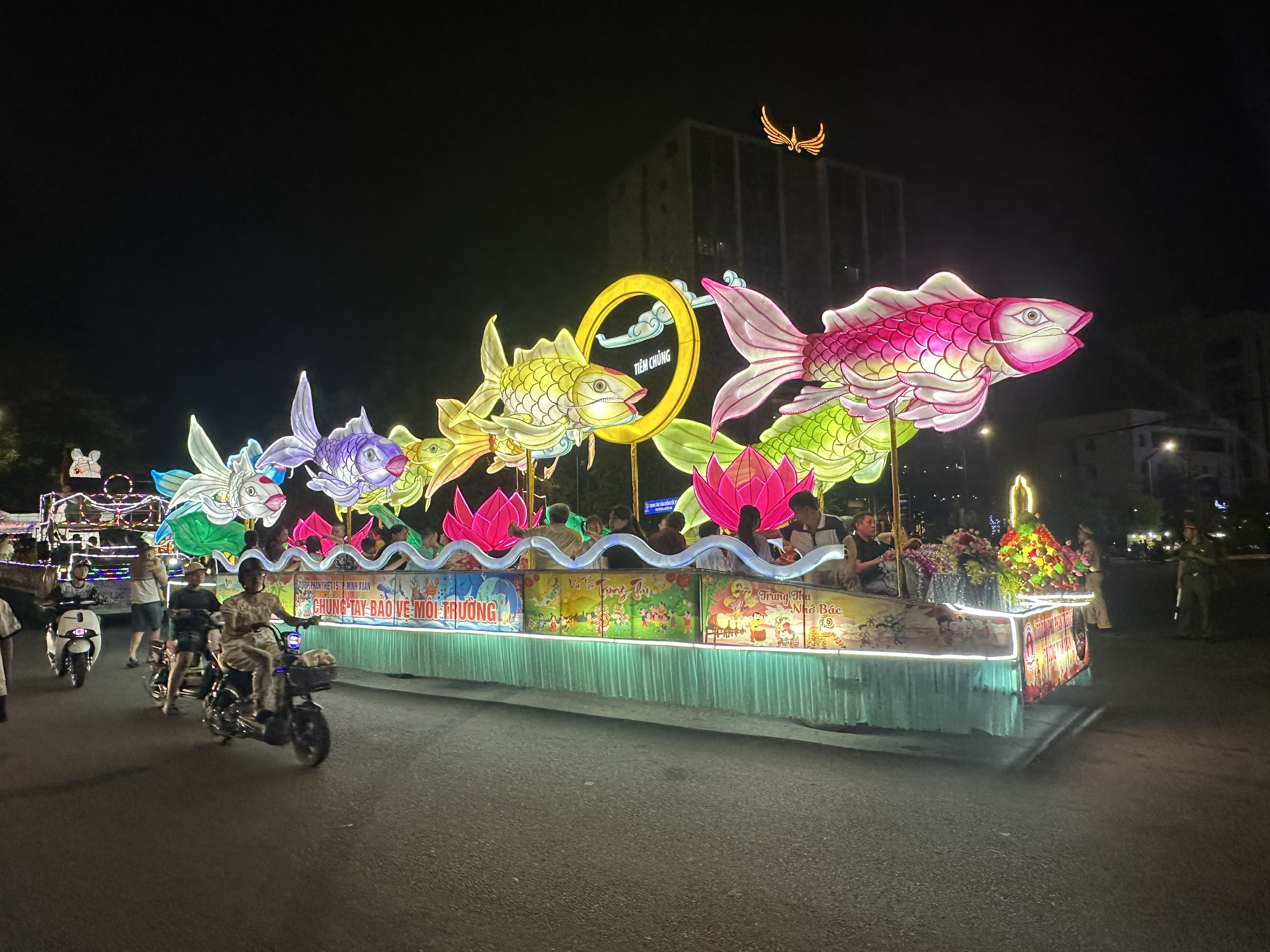 Người d&acirc;n rộn r&agrave;ng chuẩn bị cho Lễ hội Th&agrave;nh Tuy&ecirc;n 2025- Ảnh 1.