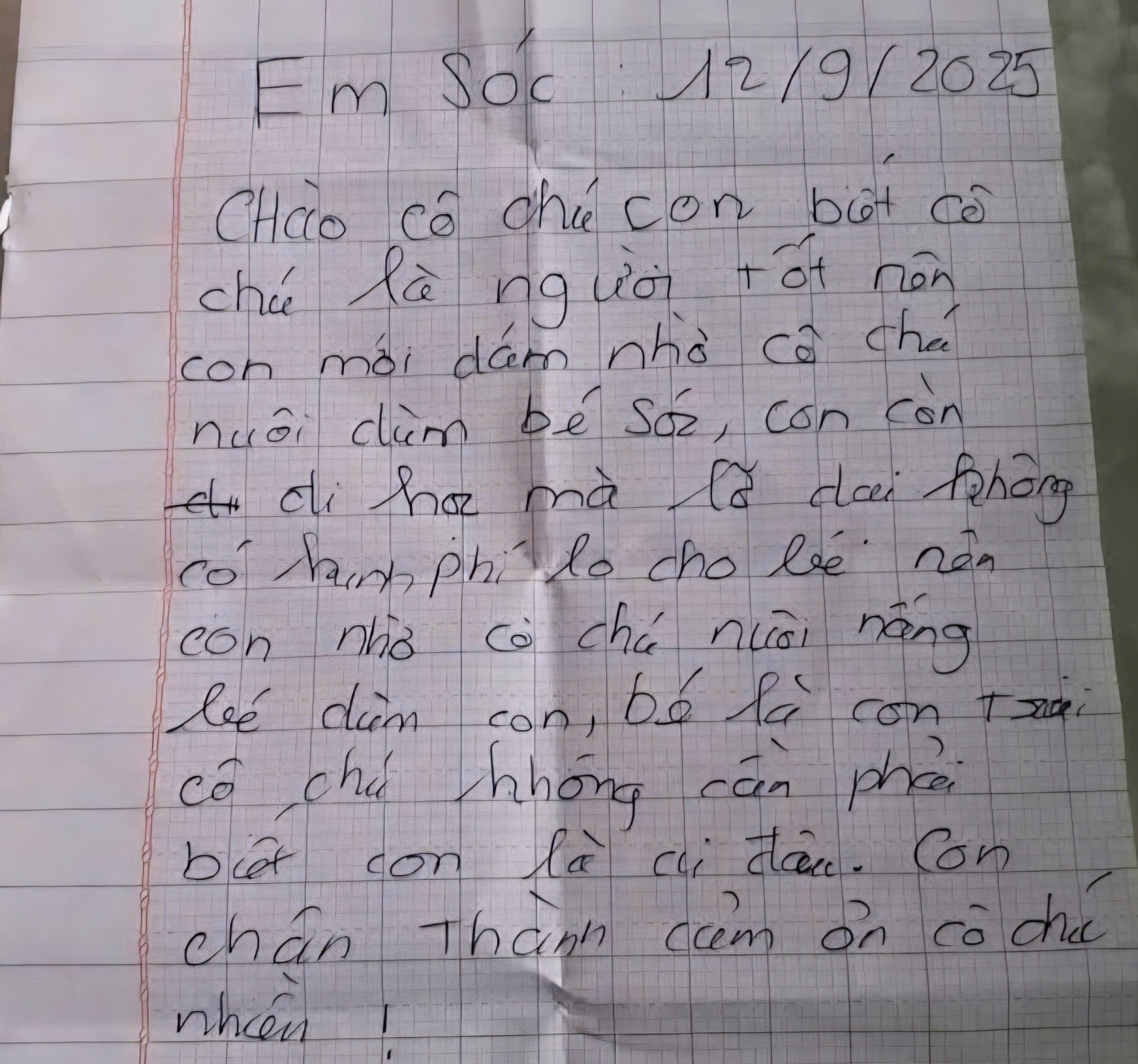 B&eacute; trai sơ sinh bị bỏ rơi k&egrave;m bức thư viết tr&ecirc;n giấy học tr&ograve; ở An Giang - Ảnh 2.