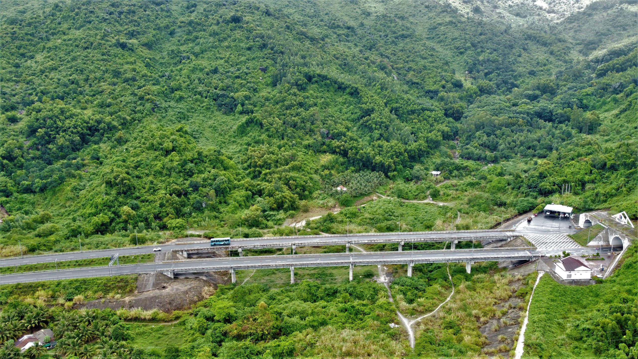 13km còn lại của cao tốc Vân Phong - Nha Trang đã sẵn sàng khai thác- Ảnh 13. 13km còn lại của cao tốc Vân Phong - Nha Trang đã sẵn sàng khai thác- Ảnh 13.