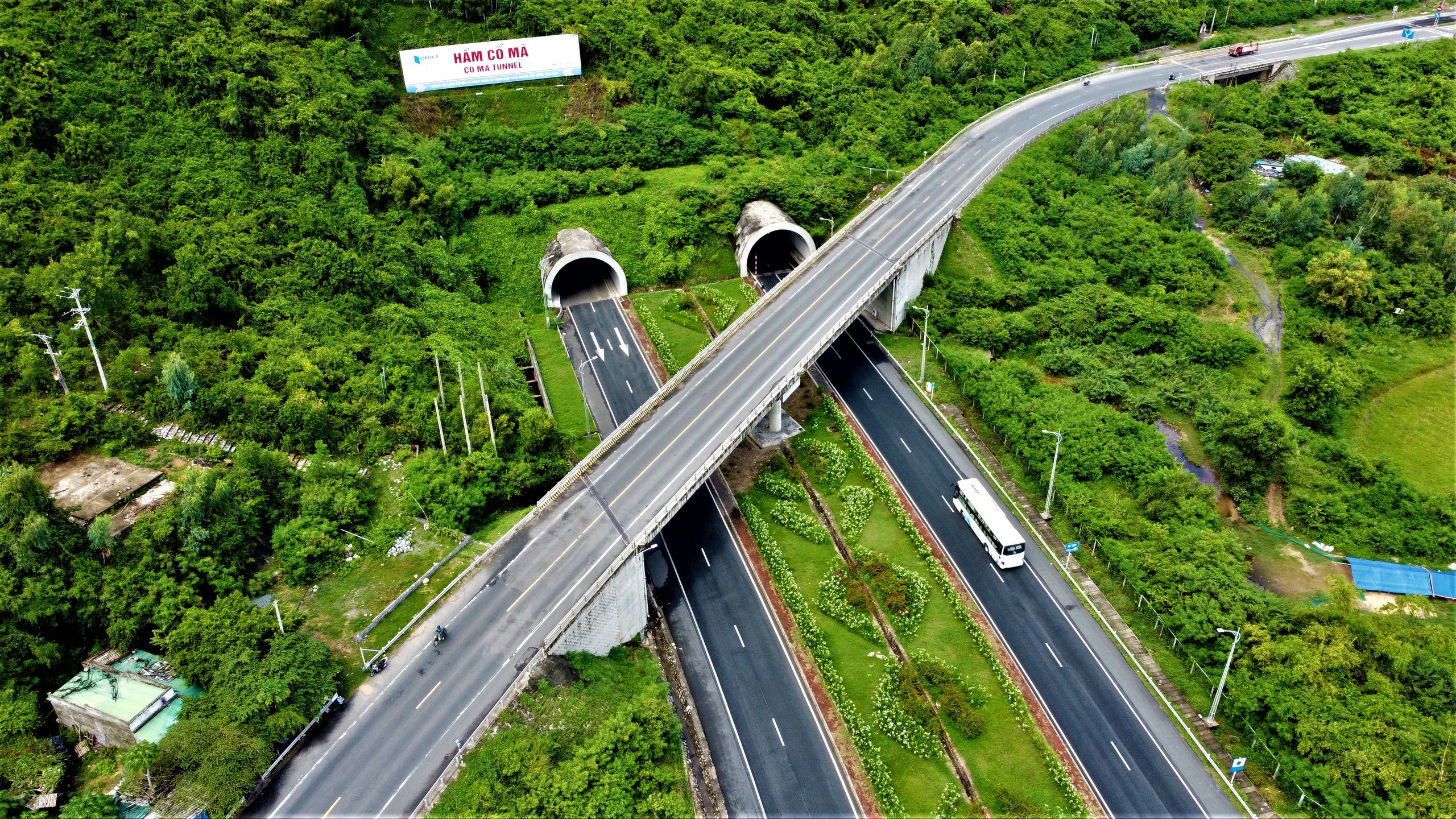 13km còn lại của cao tốc Vân Phong - Nha Trang đã sẵn sàng khai thác- Ảnh 2. 13km còn lại của cao tốc Vân Phong - Nha Trang đã sẵn sàng khai thác- Ảnh 2.