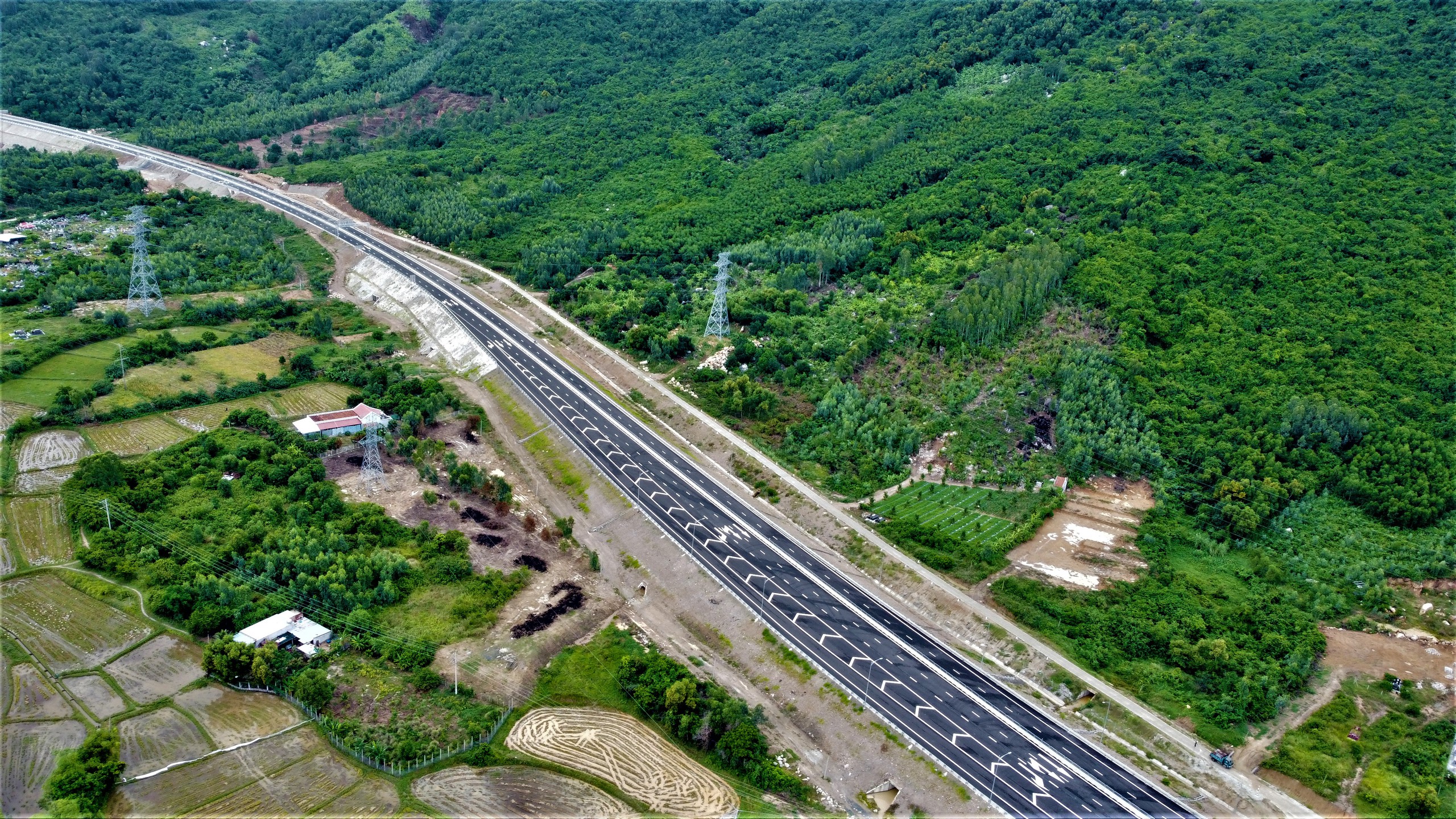 13km còn lại của cao tốc Vân Phong - Nha Trang đã sẵn sàng khai thác- Ảnh 5. 13km còn lại của cao tốc Vân Phong - Nha Trang đã sẵn sàng khai thác- Ảnh 5.