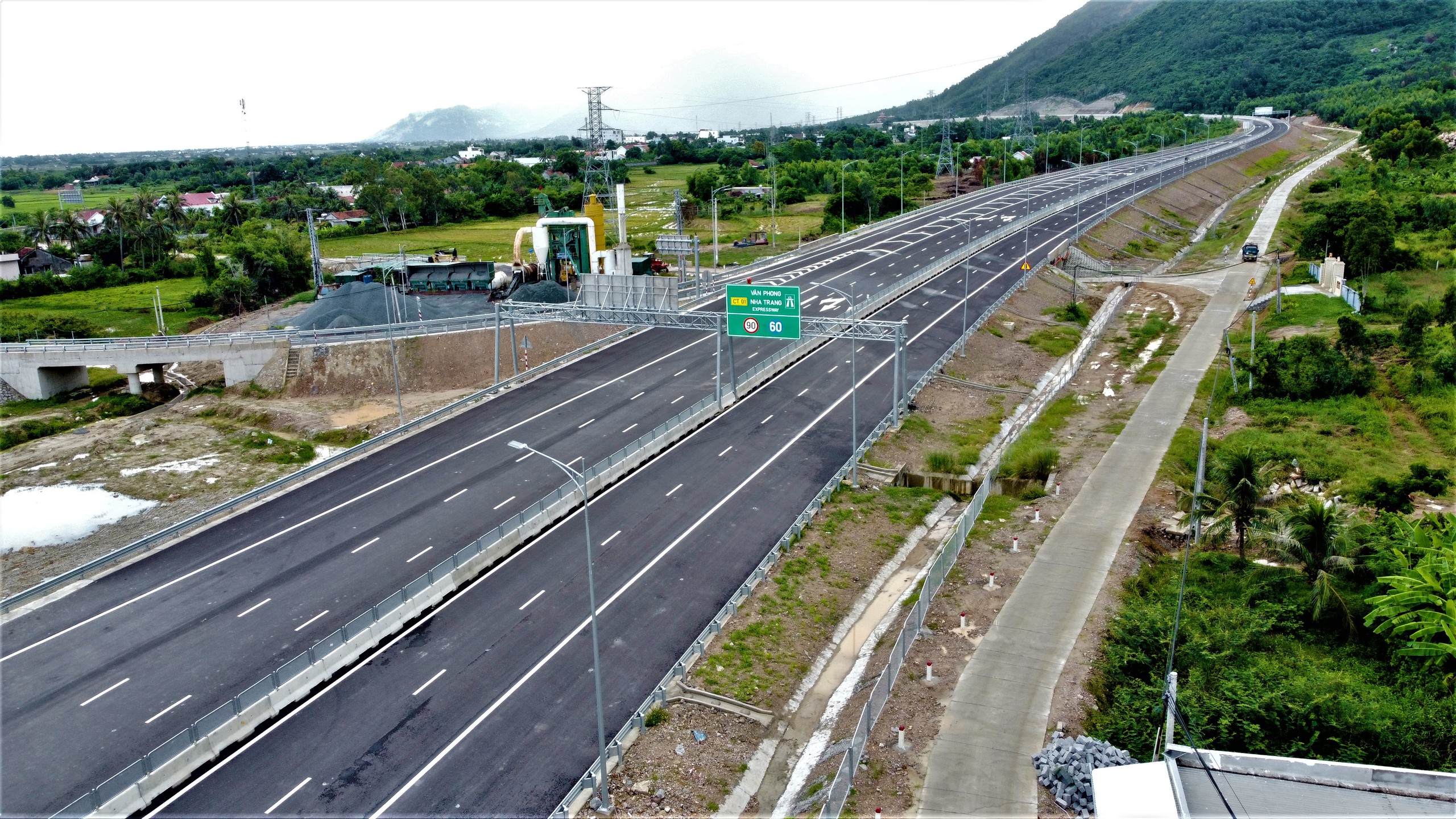 13km còn lại của cao tốc Vân Phong - Nha Trang đã sẵn sàng khai thác- Ảnh 6. 13km còn lại của cao tốc Vân Phong - Nha Trang đã sẵn sàng khai thác- Ảnh 6.