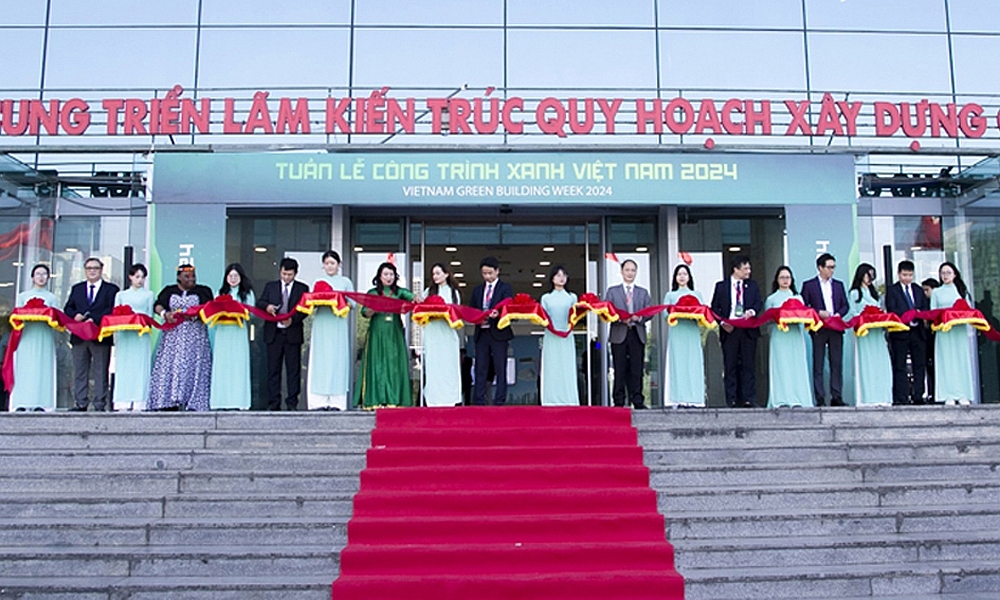 Tuần lễ C&ocirc;ng tr&igrave;nh xanh Việt Nam năm 2024 c&oacute; chủ đề "Ph&aacute;t triển c&ocirc;ng tr&igrave;nh xanh: Chuyển biến từ ch&iacute;nh s&aacute;ch đến h&agrave;nh động".