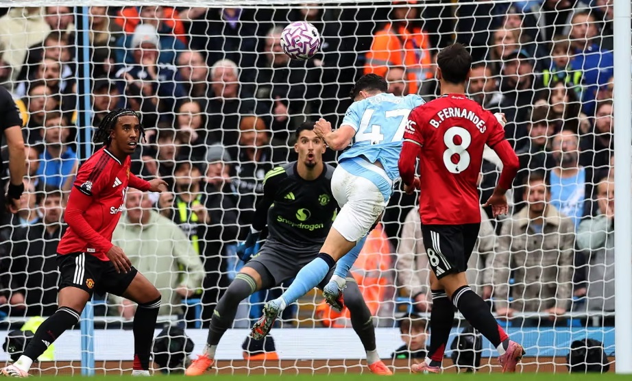 Haaland lập c&uacute; đ&uacute;p, Man City dễ d&agrave;ng hạ gục MU- Ảnh 1.