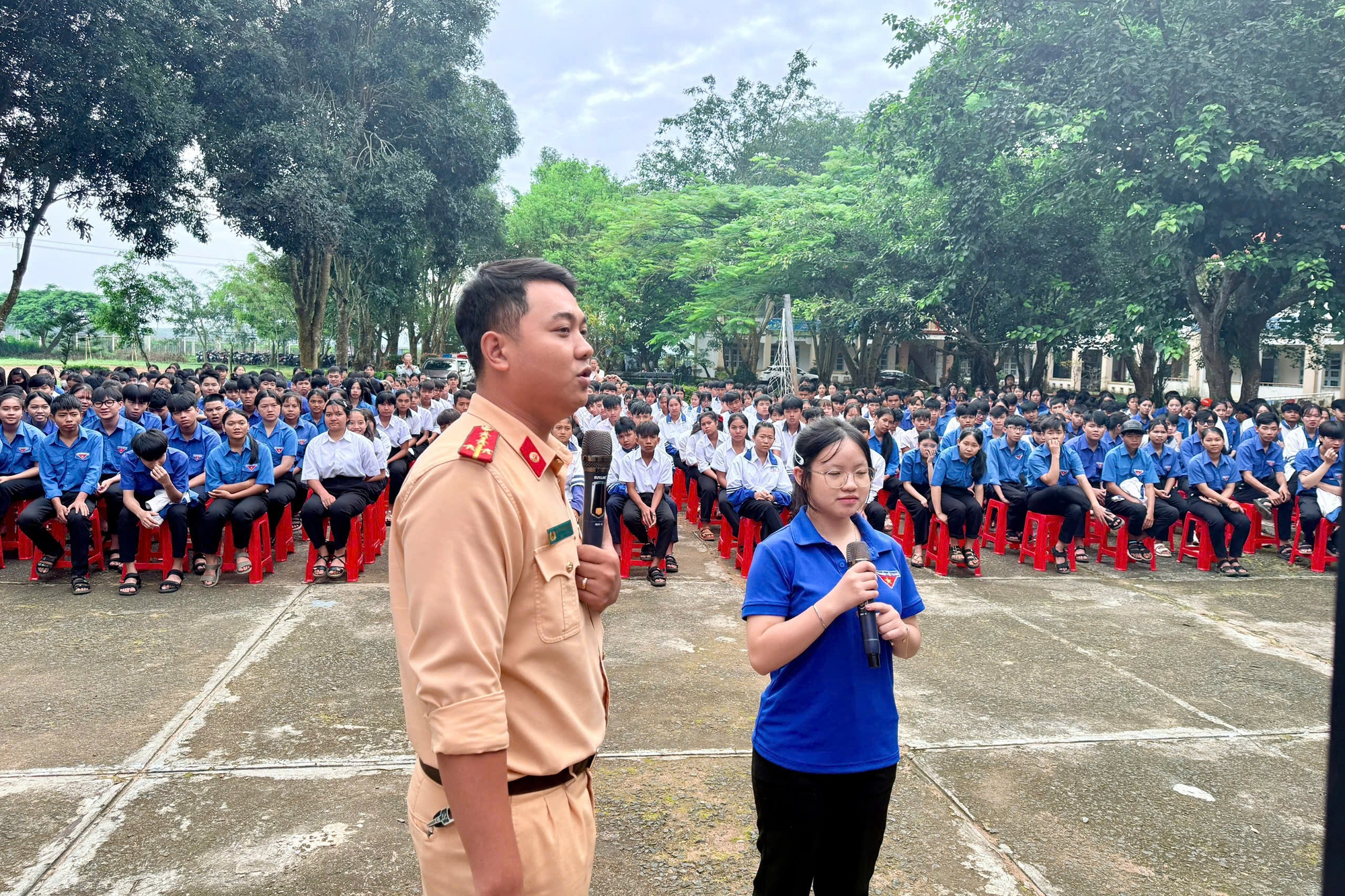 CSGT Quảng Ng&atilde;i hướng dẫn hơn 2.300 học sinh l&aacute;i xe an to&agrave;n- Ảnh 2.