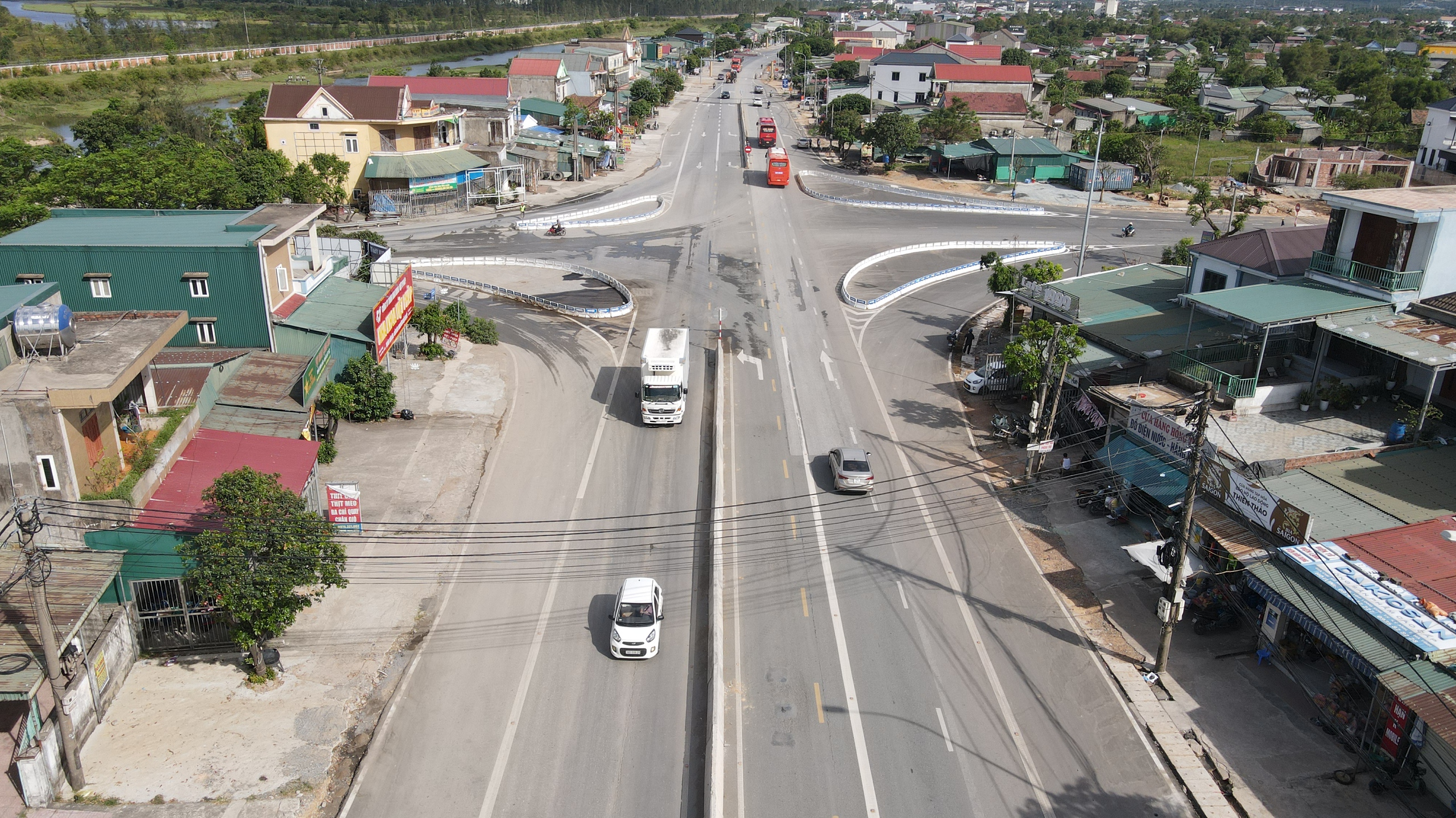 Sớm khắc phục bất cập g&acirc;y nguy cơ tai nạn ở n&uacute;t giao đường nh&aacute;nh QL1 qua H&agrave; Tĩnh - Ảnh 3.