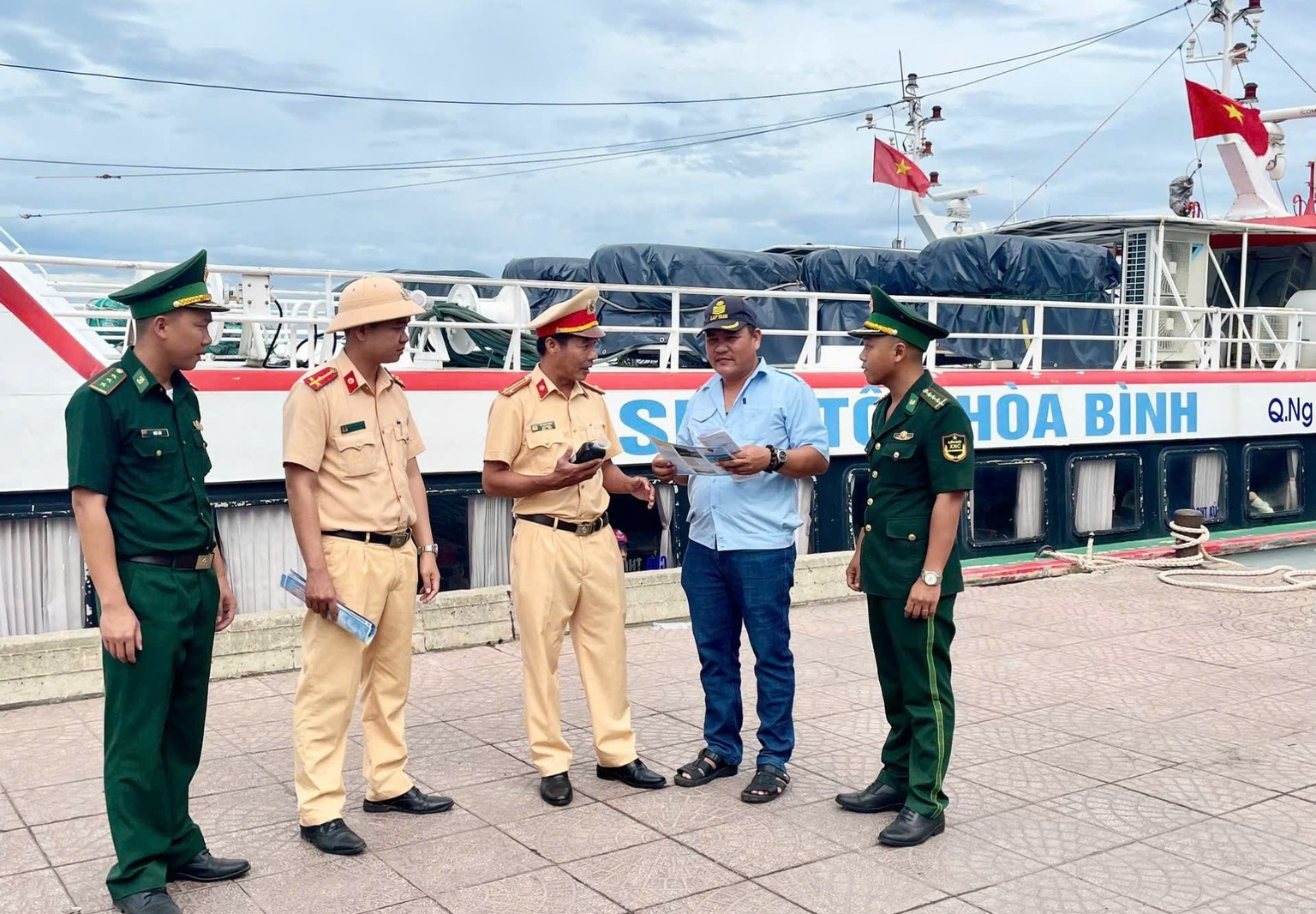 Quảng Ng&atilde;i y&ecirc;u cầu chấn chỉnh c&aacute;c bất cập, đảm bảo an to&agrave;n đường thủy trong m&ugrave;a mưa- Ảnh 1.