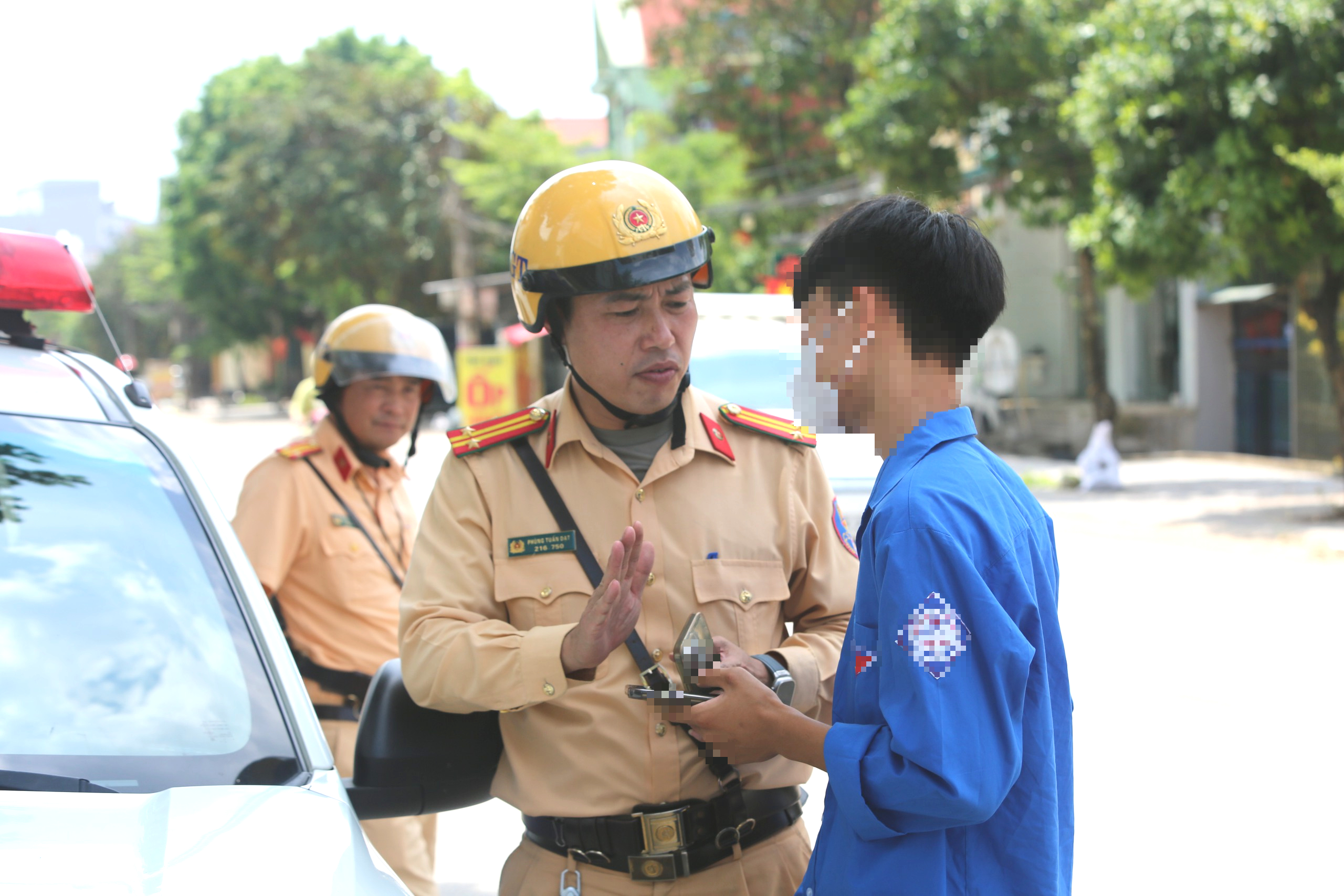 CSGT Thanh H&oacute;a ra qu&acirc;n xử l&yacute; học sinh vi phạm giao th&ocirc;ng- Ảnh 1.