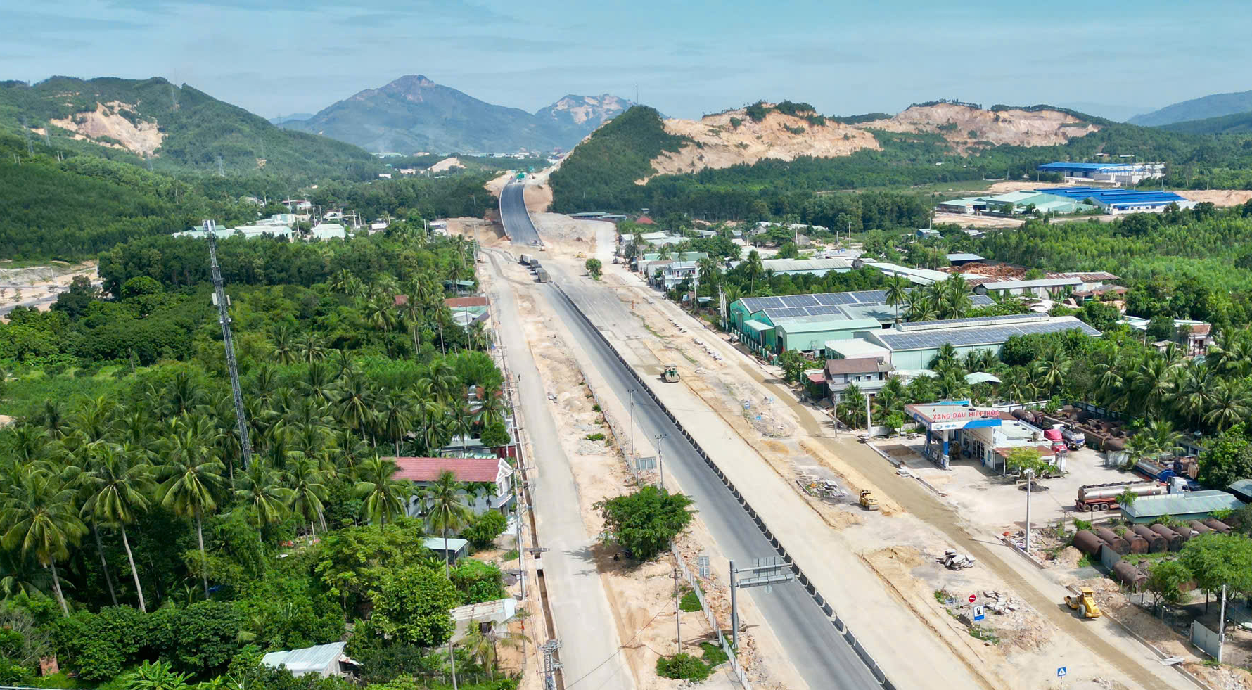 Quyết liệt nhiều biện pháp đưa cao tốc Quy Nhơn - Chí Thạnh về đích- Ảnh 3. Quyết liệt nhiều biện pháp đưa cao tốc Quy Nhơn - Chí Thạnh về đích- Ảnh 3.