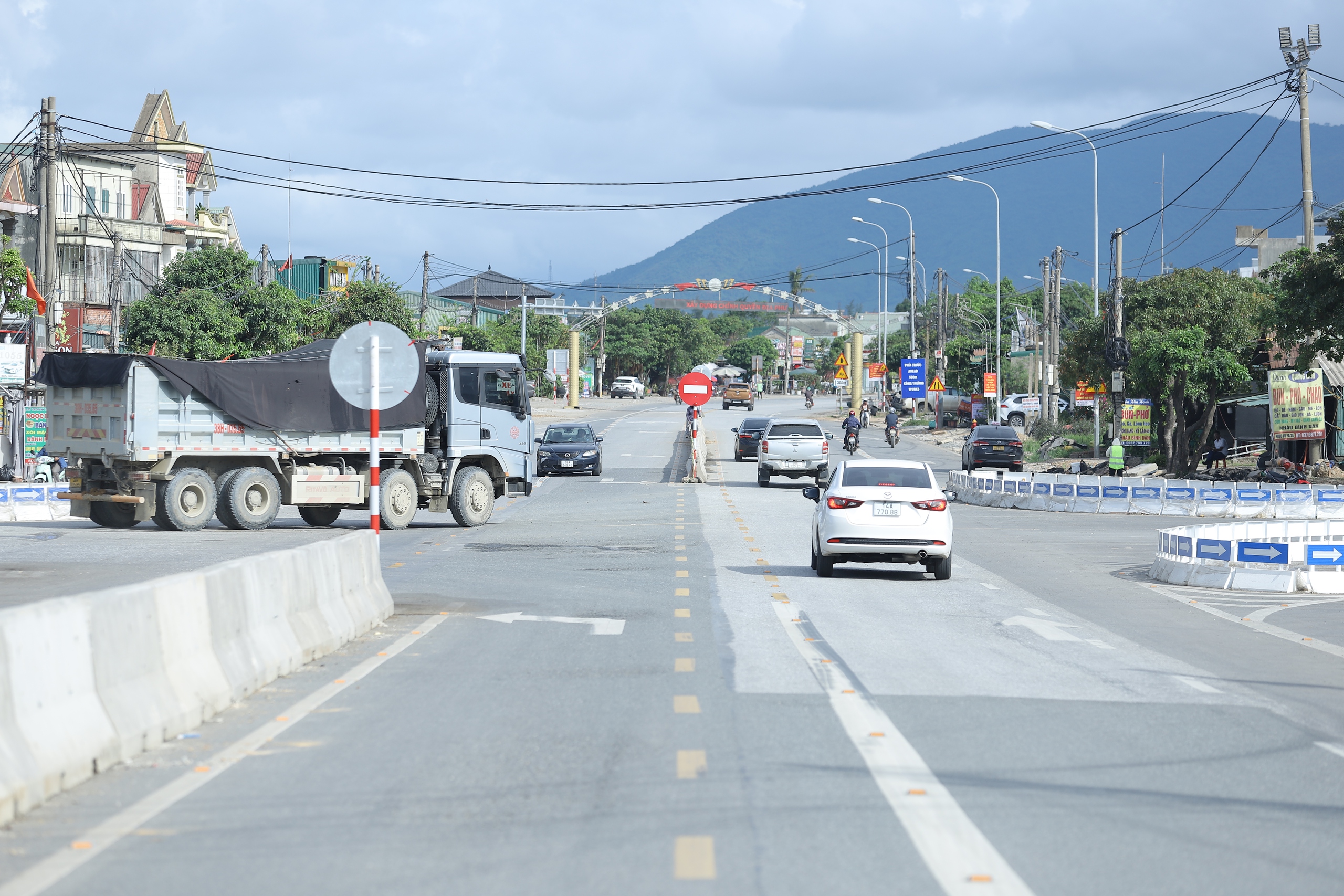 Sớm khắc phục bất cập g&acirc;y nguy cơ tai nạn ở n&uacute;t giao đường nh&aacute;nh QL1 qua H&agrave; Tĩnh - Ảnh 5.