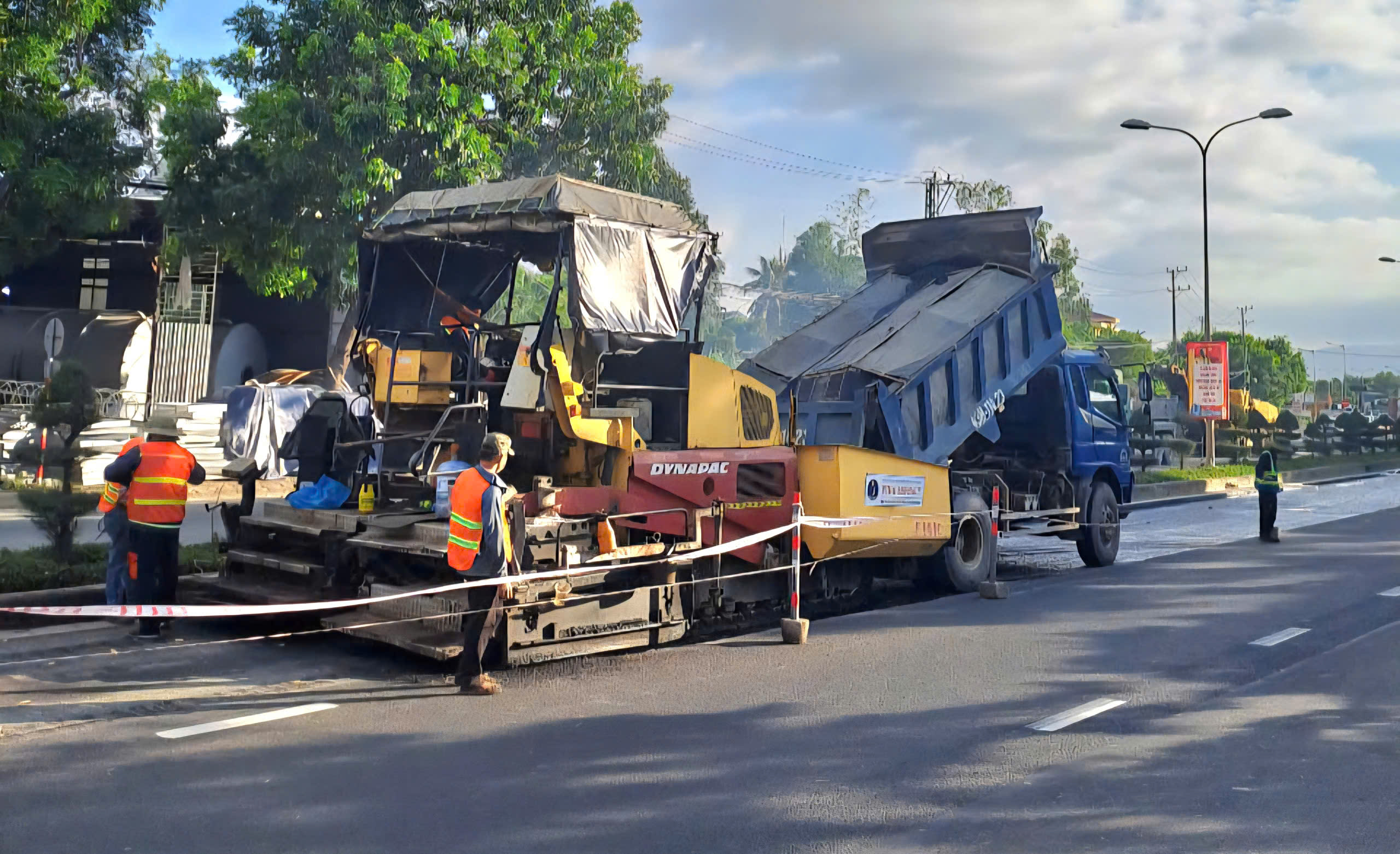 Đà Nẵng tập trung sửa đường hỏng, đảm bảo ATGT trước mùa mưa- Ảnh 1. Đà Nẵng tập trung sửa đường hỏng, đảm bảo ATGT trước mùa mưa- Ảnh 1.