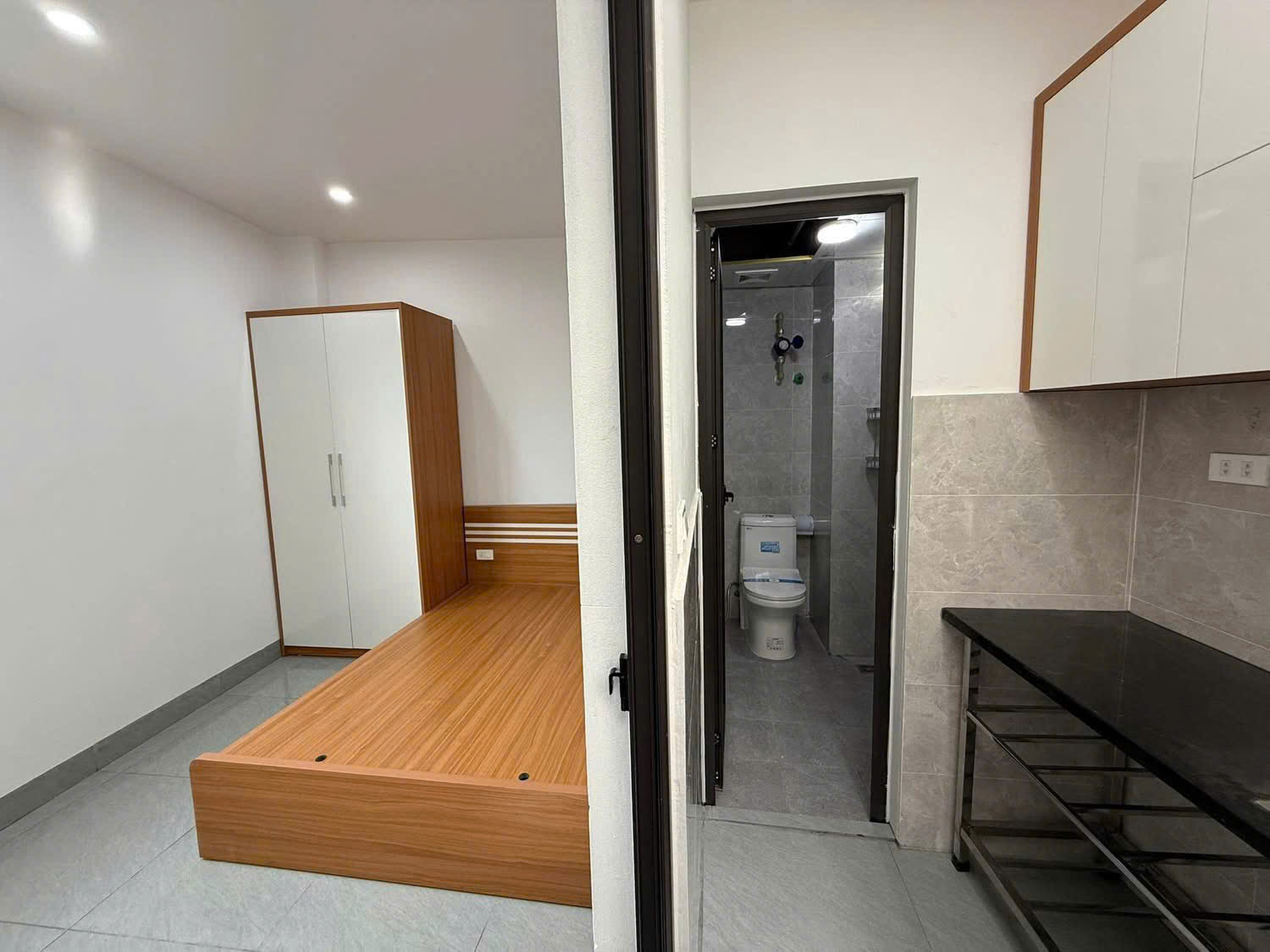 Sinh vi&ecirc;n, người trẻ kh&oacute; thu&ecirc; nh&agrave; trọ ở H&agrave; Nội v&igrave; gi&aacute; tăng cao- Ảnh 3.