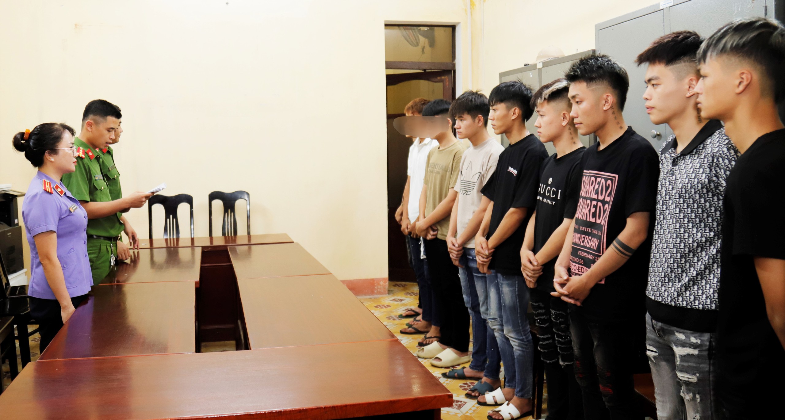 CSGT L&agrave;o Cai căng m&igrave;nh đảm bảo ATGT, ngăn chặn thanh thiếu ni&ecirc;n g&acirc;y rối trật tự- Ảnh 1.