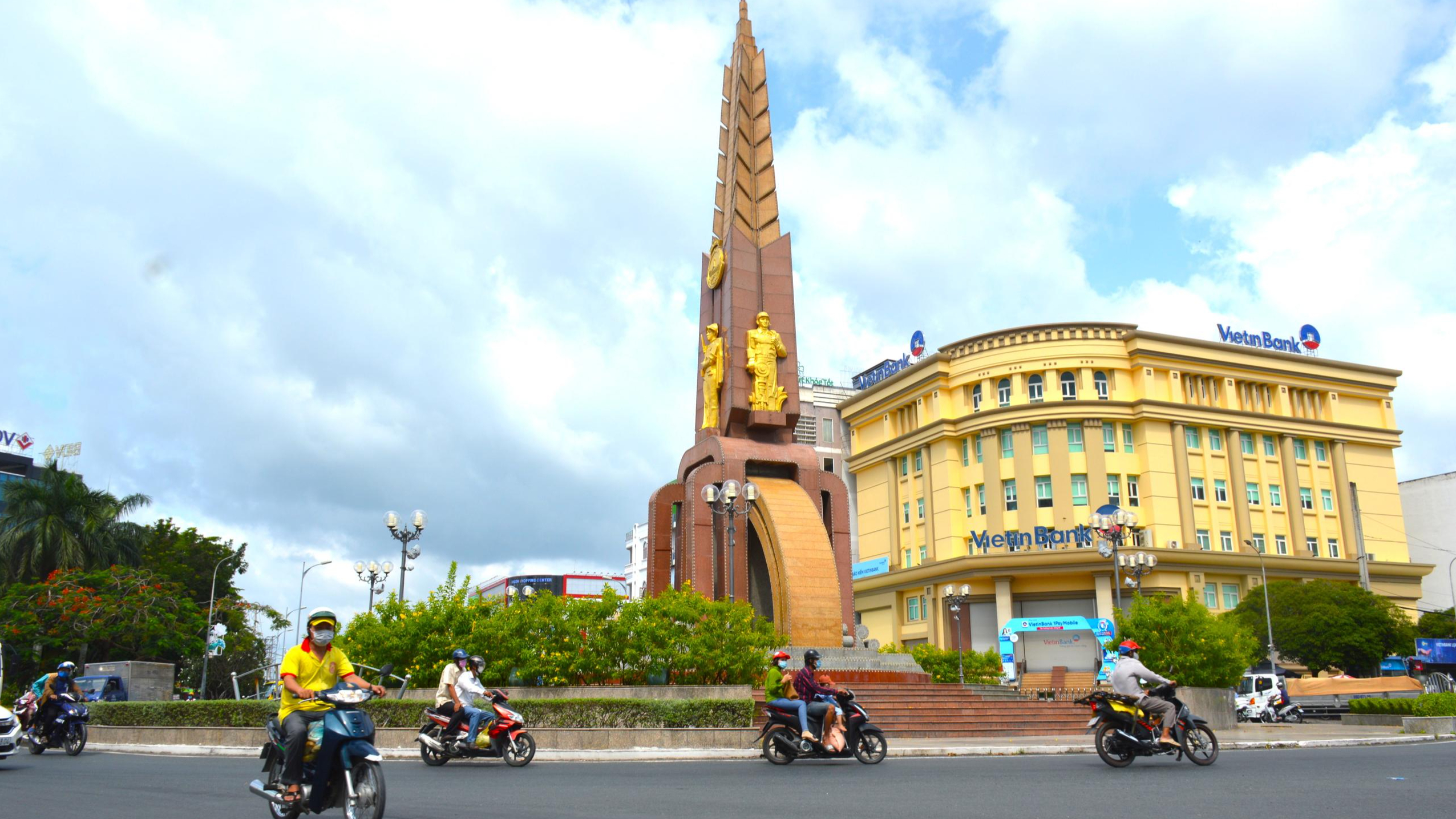 C&agrave; Mau: Dự kiến chi 43 tỷ đồng hỗ trợ c&aacute;n bộ c&ocirc;ng t&aacute;c tại trung t&acirc;m h&agrave;nh ch&iacute;nh cấp x&atilde;- Ảnh 1.