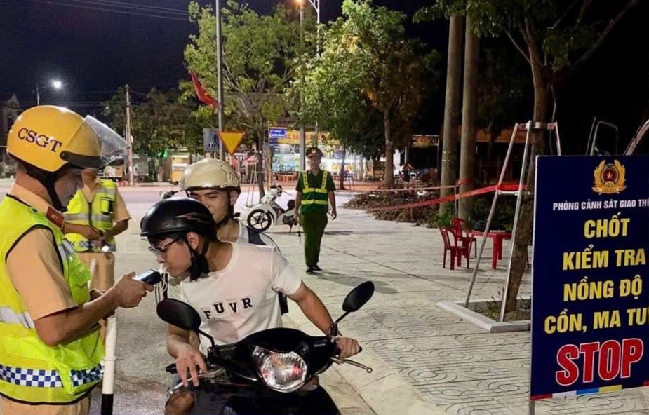 H&agrave; Tĩnh: Ki&ecirc;n quyết xử l&yacute; vi phạm TTATGT &ldquo;Kh&ocirc;ng c&oacute; v&ugrave;ng cấm, kh&ocirc;ng c&oacute; ngoại lệ&rdquo;- Ảnh 2.