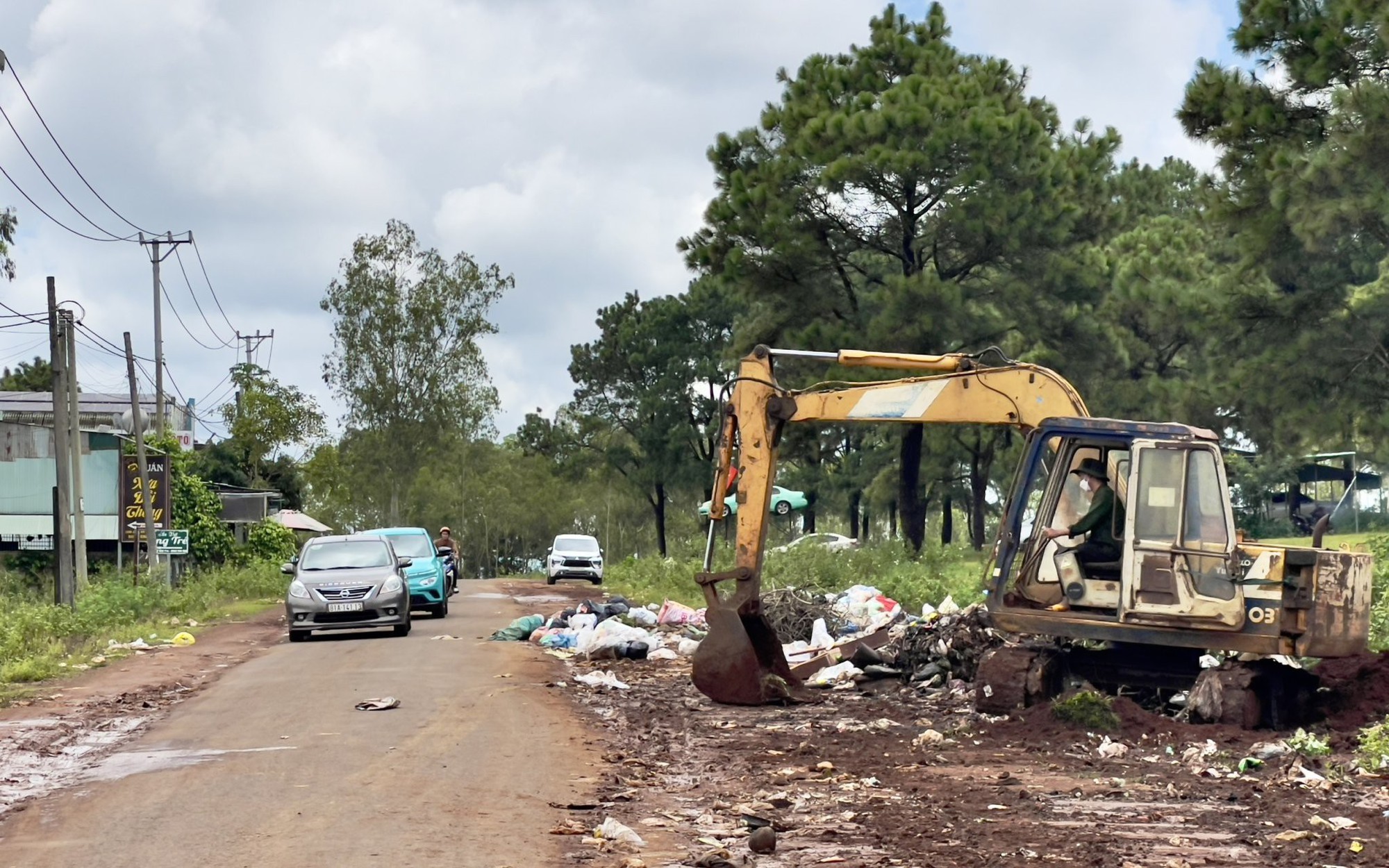 Gia Lai mạnh tay xử l&yacute; xả r&aacute;c ven đường bằng camera phạt nguội