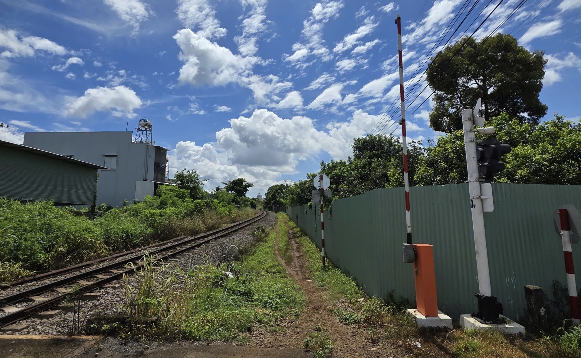 Đồng Nai mạnh tay dẹp lối đi tự mở, x&oacute;a điểm đen v&agrave; siết chặt an to&agrave;n đường sắt Bắc - Nam- Ảnh 5.