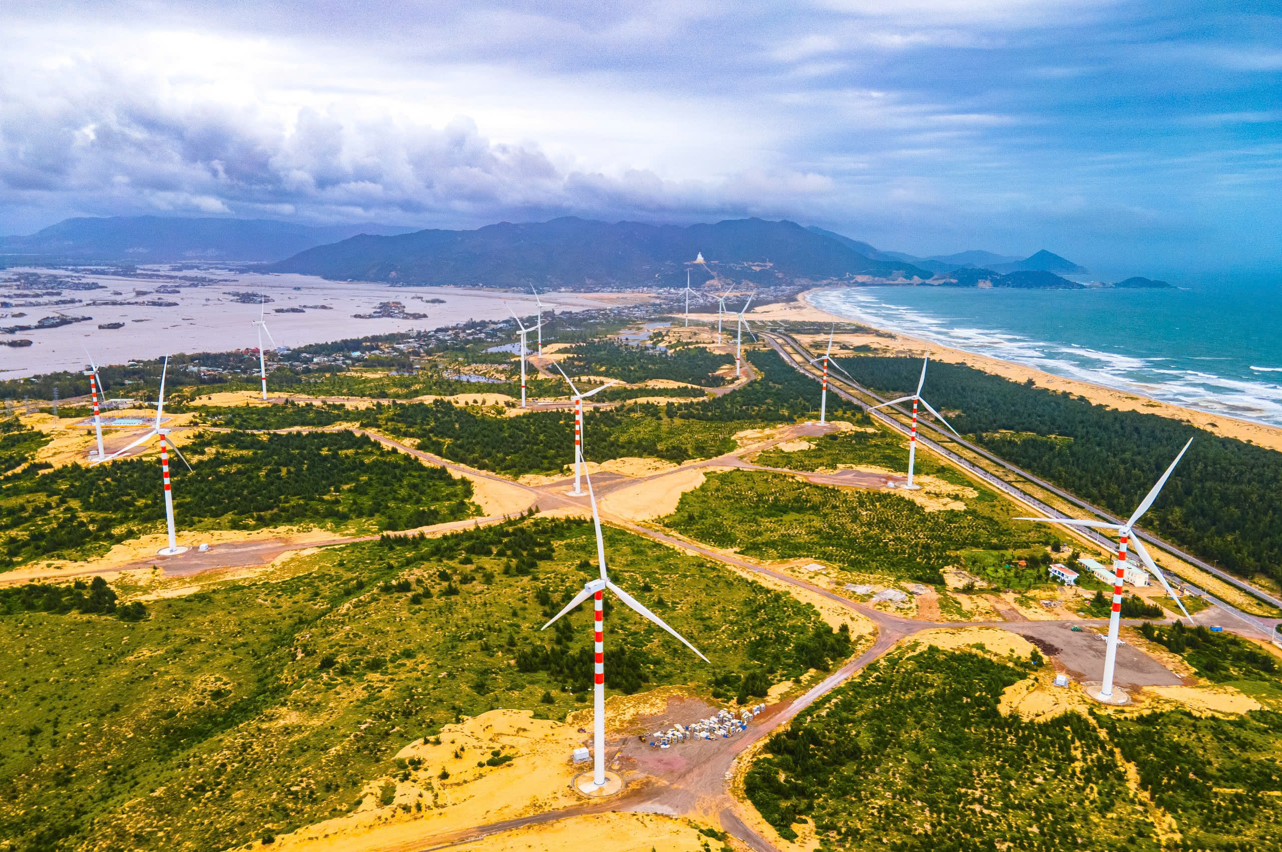 Gia Lai hướng tới trở th&agrave;nh trung t&acirc;m năng lượng sạch khu vực miền Trung - T&acirc;y Nguy&ecirc;n- Ảnh 3.