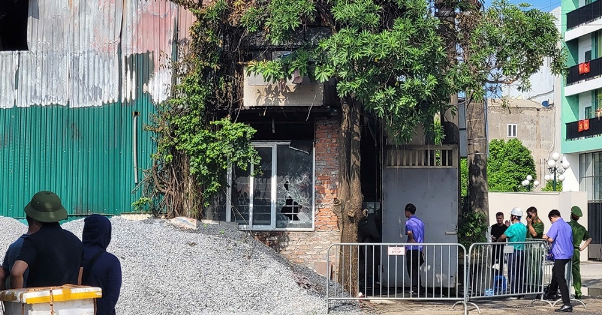 Ch&aacute;y nh&agrave; tạm khiến 4 người chết ở Thường T&iacute;n: C&ocirc;ng tr&igrave;nh x&acirc;y dựng tr&aacute;i ph&eacute;p- Ảnh 1.