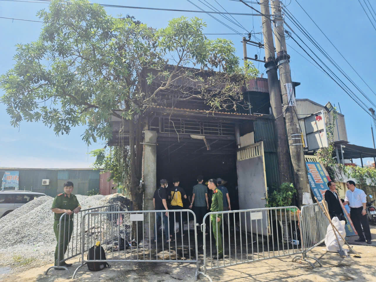 Khẩn trương điều tra nguy&ecirc;n nh&acirc;n vụ ch&aacute;y l&agrave;m 4 người tử vong tại Thường T&iacute;n- Ảnh 1.