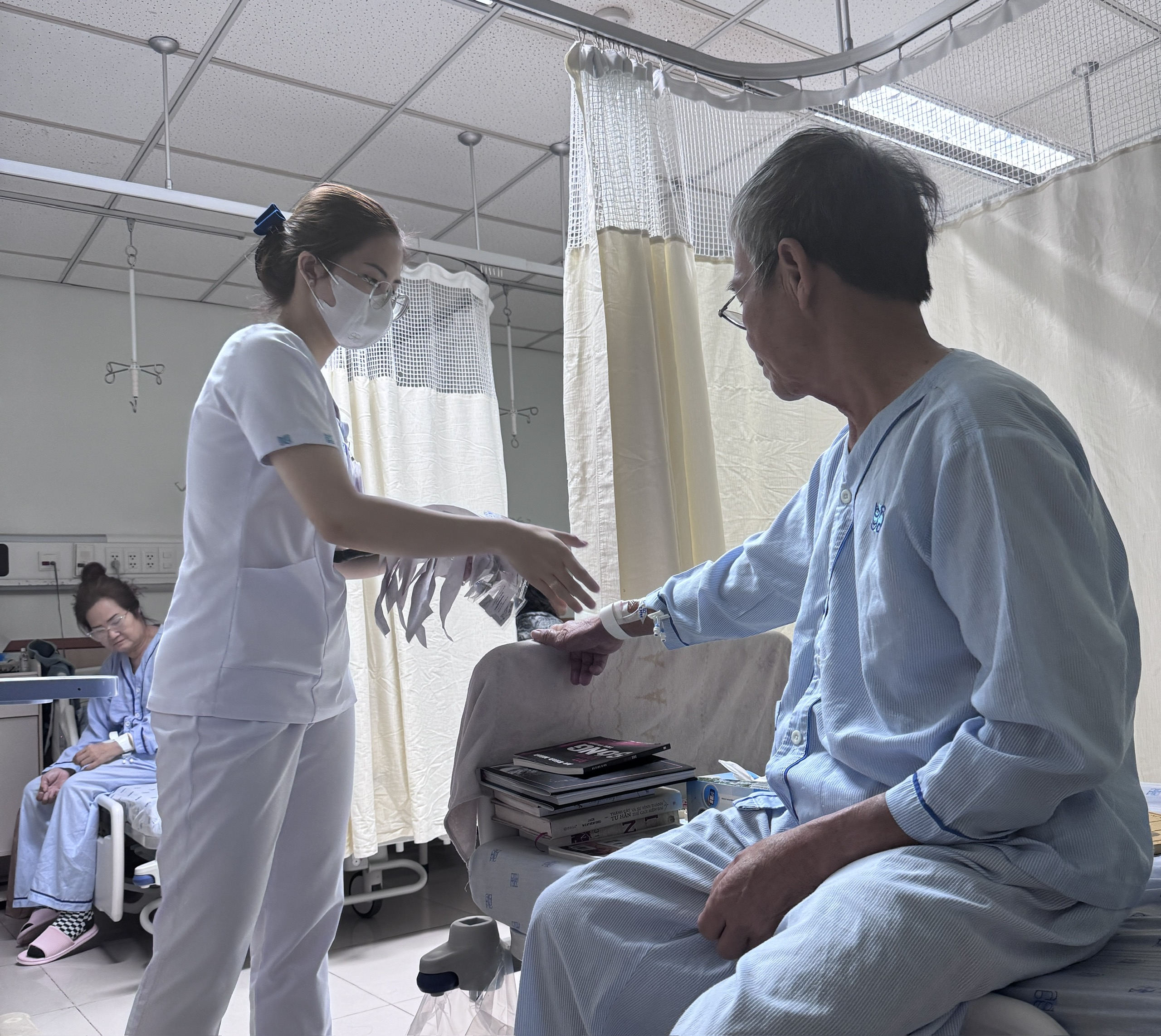 Người d&acirc;n từ 60 tuổi tại TP.HCM được thăm kh&aacute;m sức khỏe miễn ph&iacute; thế n&agrave;o?- Ảnh 1.