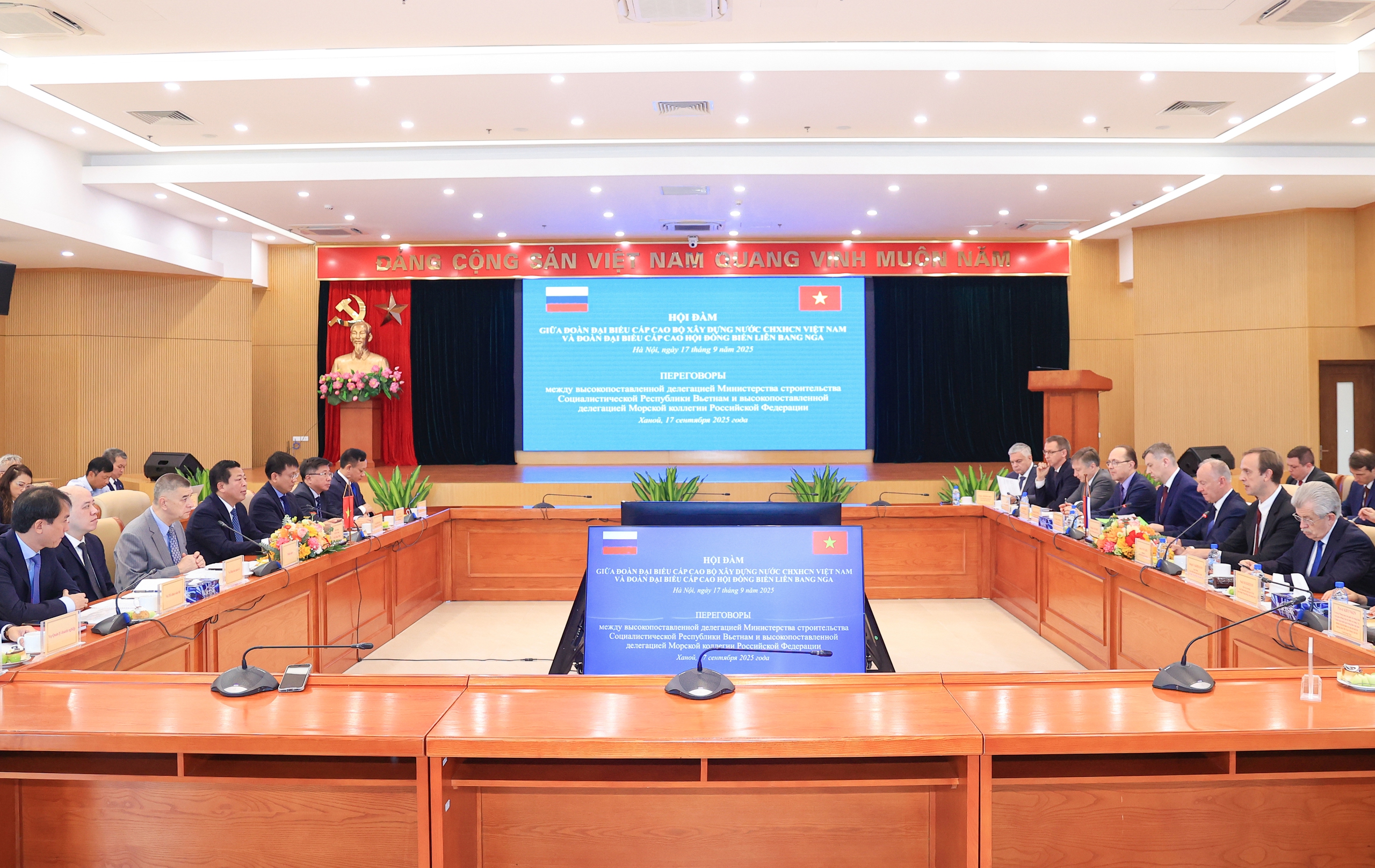 Bộ trưởng Trần Hồng Minh: Th&uacute;c đẩy hợp t&aacute;c h&agrave;ng hải Việt - Nga thực chất, hiệu quả- Ảnh 5.