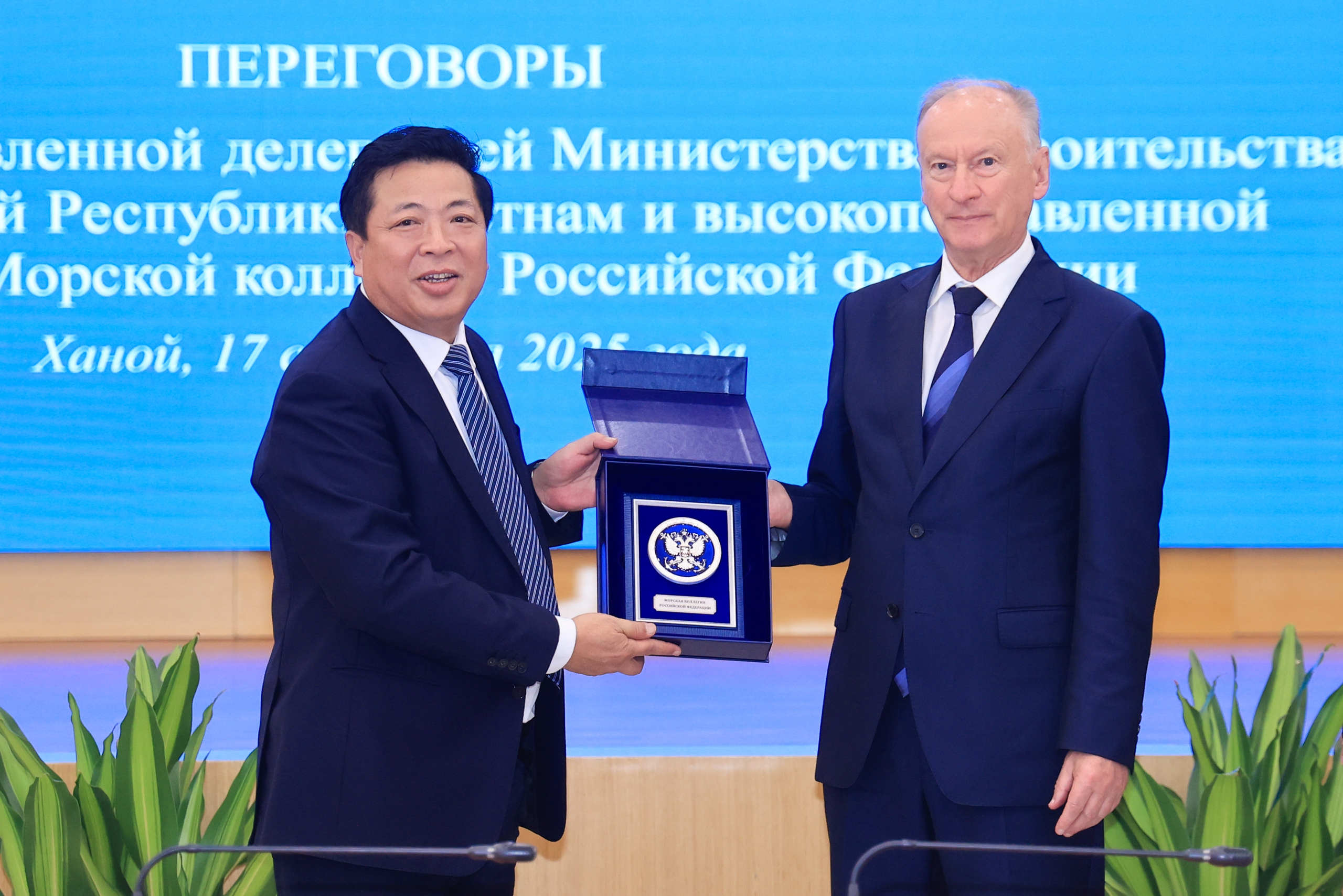 Bộ trưởng Trần Hồng Minh: Th&uacute;c đẩy hợp t&aacute;c h&agrave;ng hải Việt - Nga thực chất, hiệu quả- Ảnh 7.