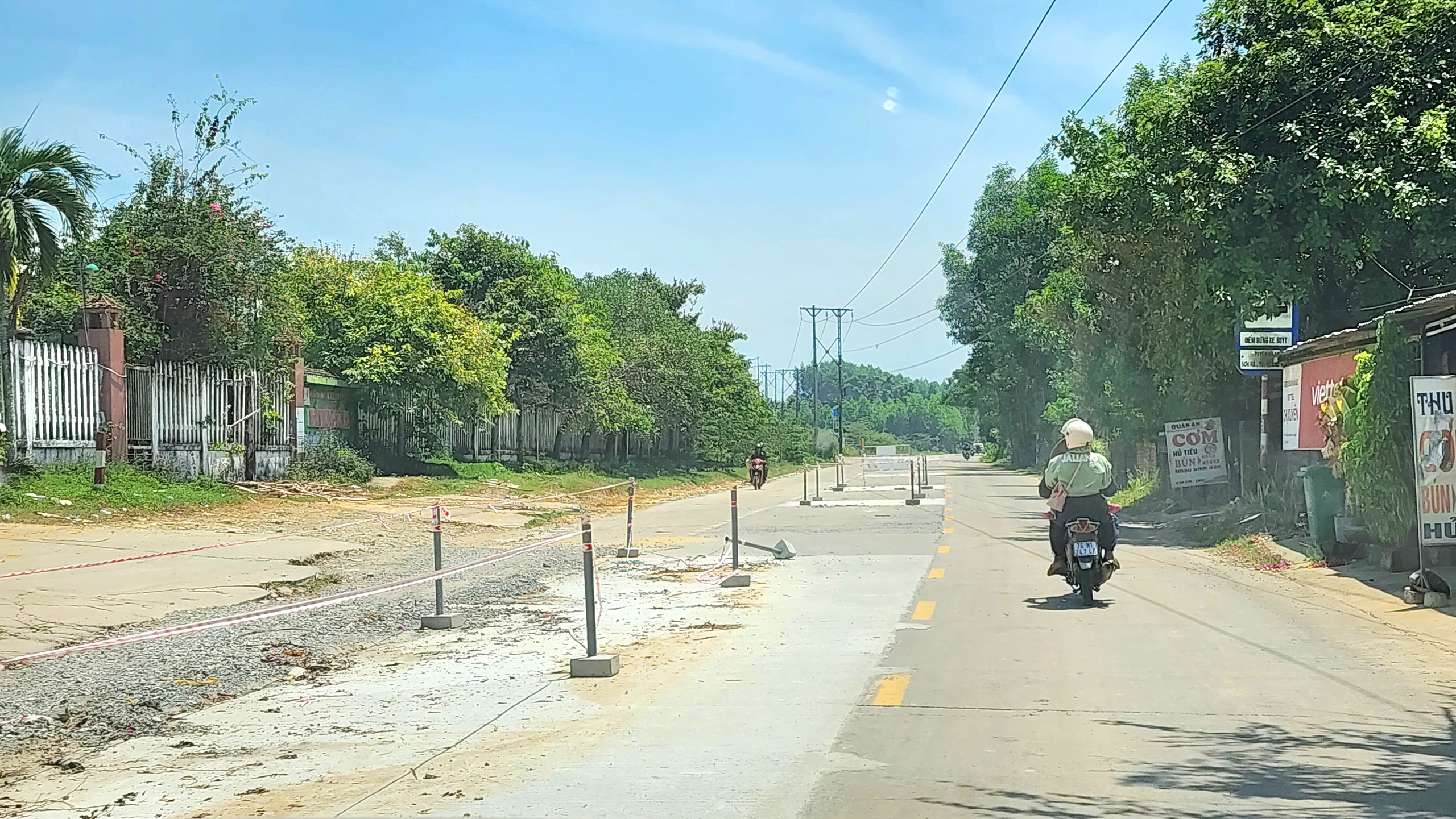 Quảng Ngãi đẩy mạnh sửa chữa, cải tạo quốc lộ 24B đảm bảo an toàn giao thông- Ảnh 4. Quảng Ngãi đẩy mạnh sửa chữa, cải tạo quốc lộ 24B đảm bảo an toàn giao thông- Ảnh 4.