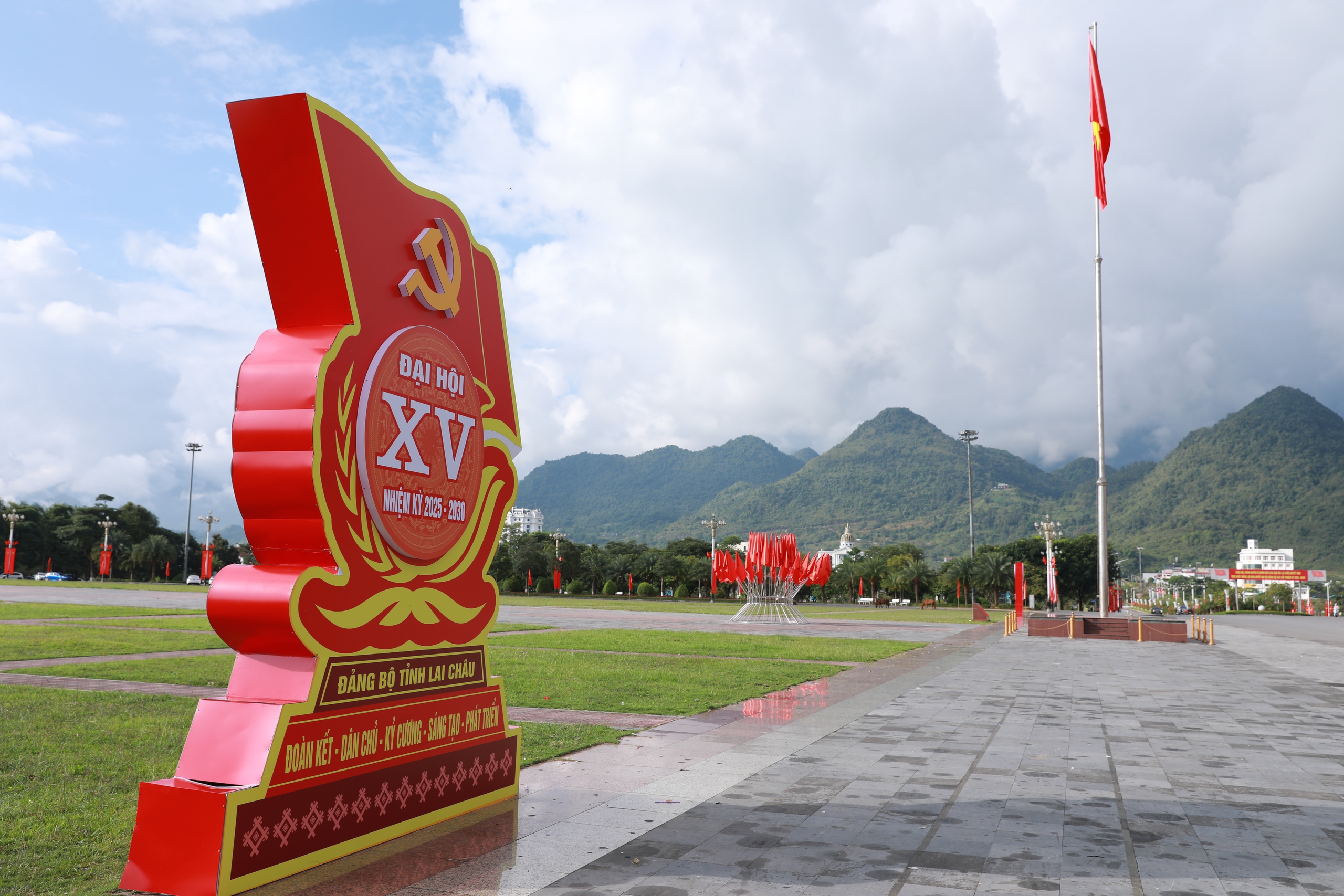 Diện mạo những con đường hiện đại nơi phố núi Lai Châu- Ảnh 12. Diện mạo những con đường hiện đại nơi phố núi Lai Châu- Ảnh 12.