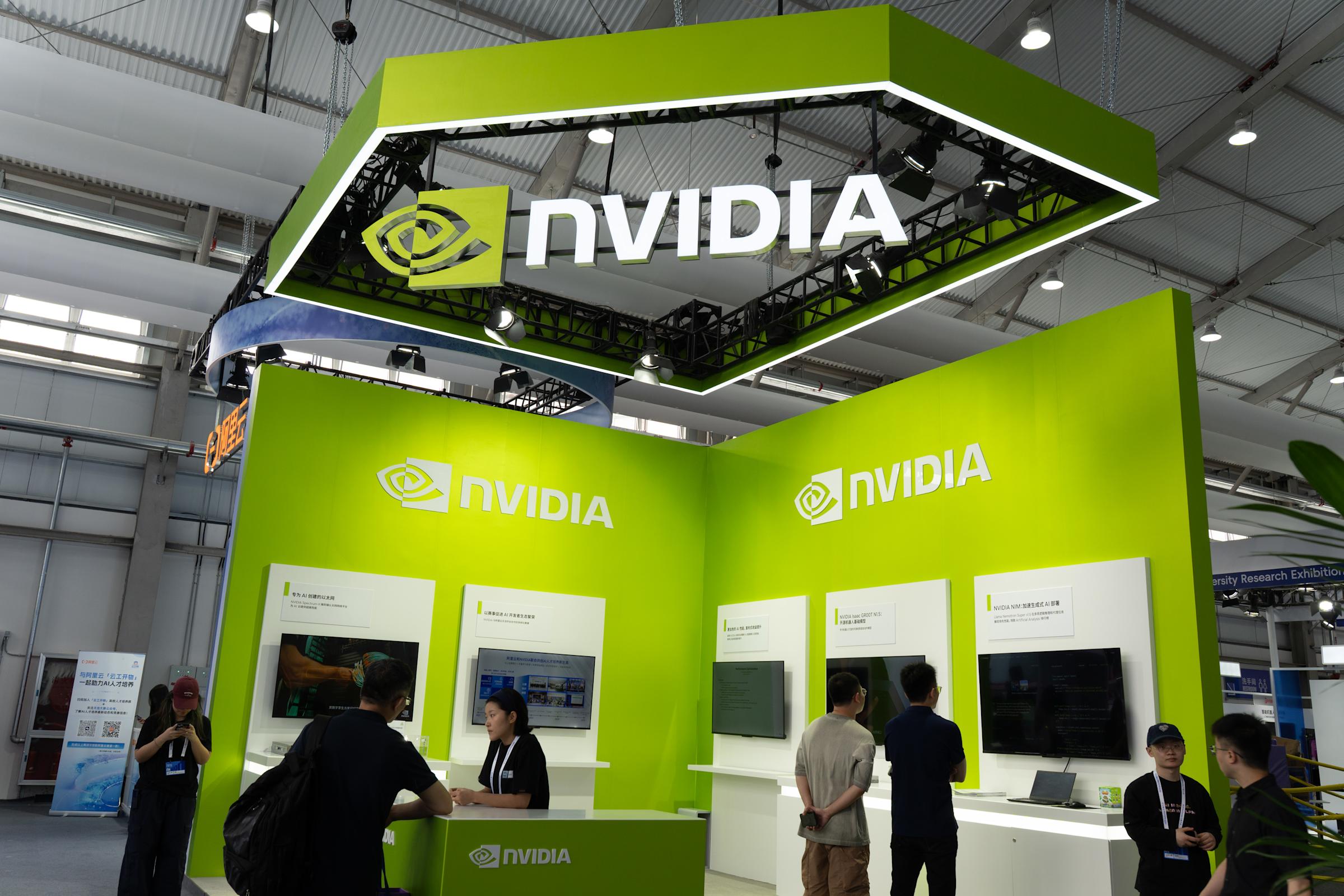 Trung Quốc cấm c&aacute;c c&ocirc;ng ty c&ocirc;ng nghệ h&agrave;ng đầu mua chip AI của Nvidia- Ảnh 1.