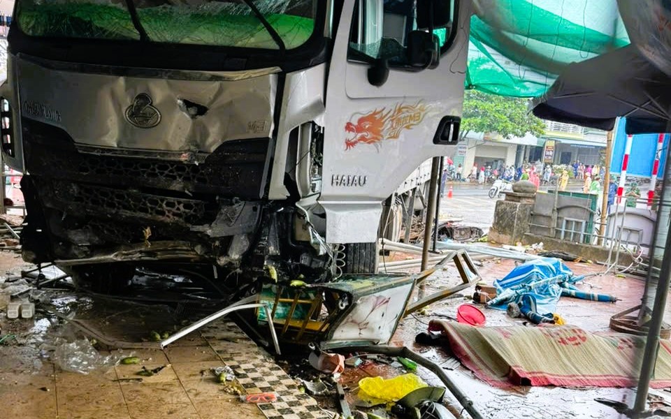 Vụ xe tải lao vào chợ chuối 10 người thương vong: Hai nạn nhân tử vong quốc tịch Lào- Ảnh 6. Danh tính các nạn nhân thương vong trong vụ xe tải lao vào chợ chuối bên QL9 qua Quảng Trị