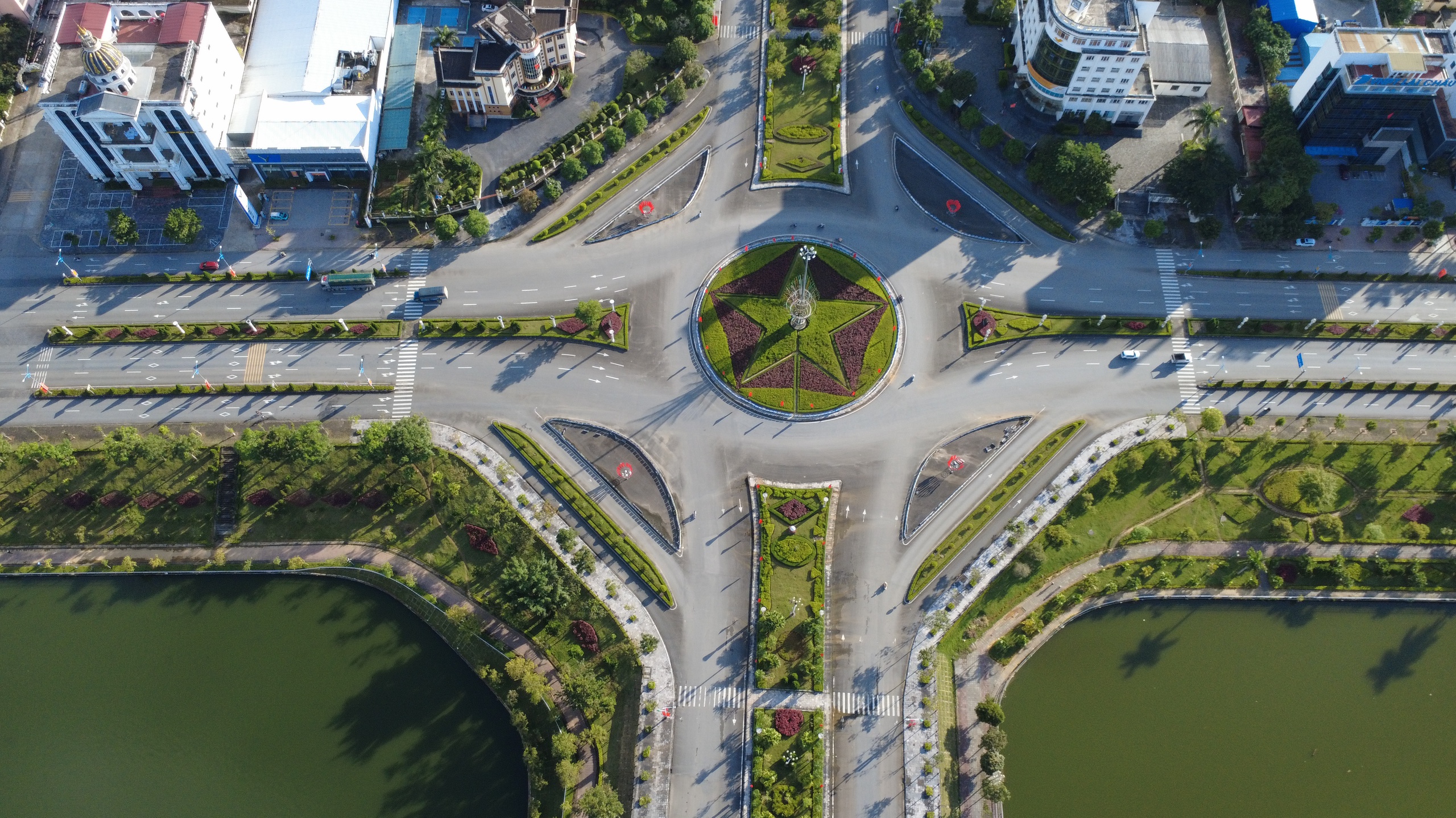 Diện mạo những con đường hiện đại nơi phố núi Lai Châu- Ảnh 3. Diện mạo những con đường hiện đại nơi phố núi Lai Châu- Ảnh 3.